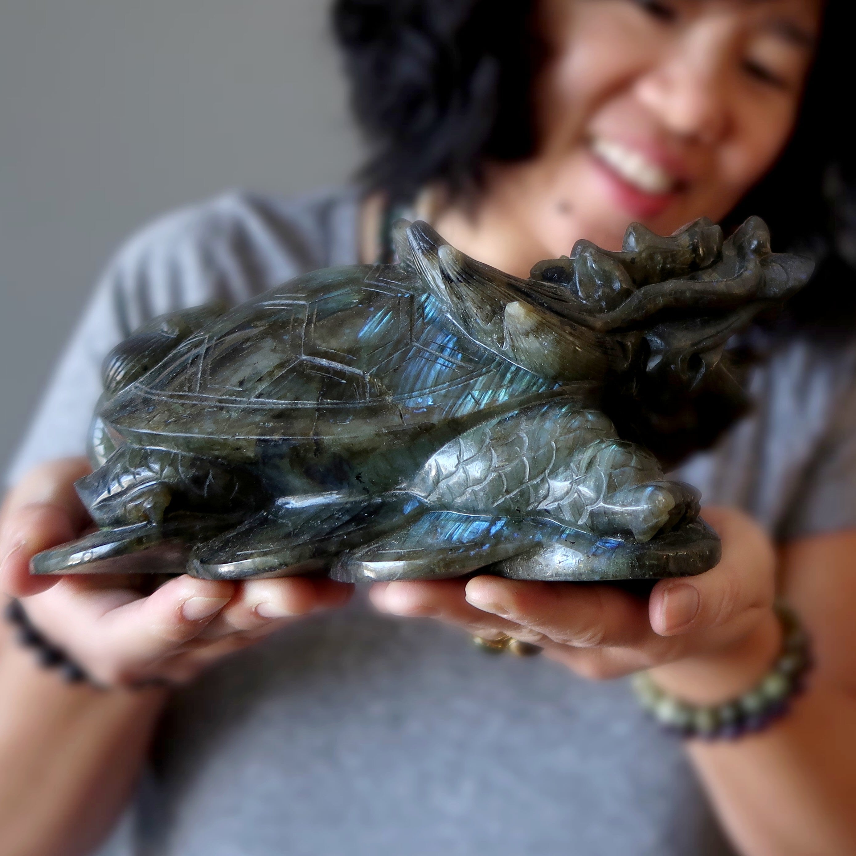 Statue XXL de 9 pouces représentant une tortue dragon en labradorite aux couleurs de l'arc-en-ciel, porte-bonheur