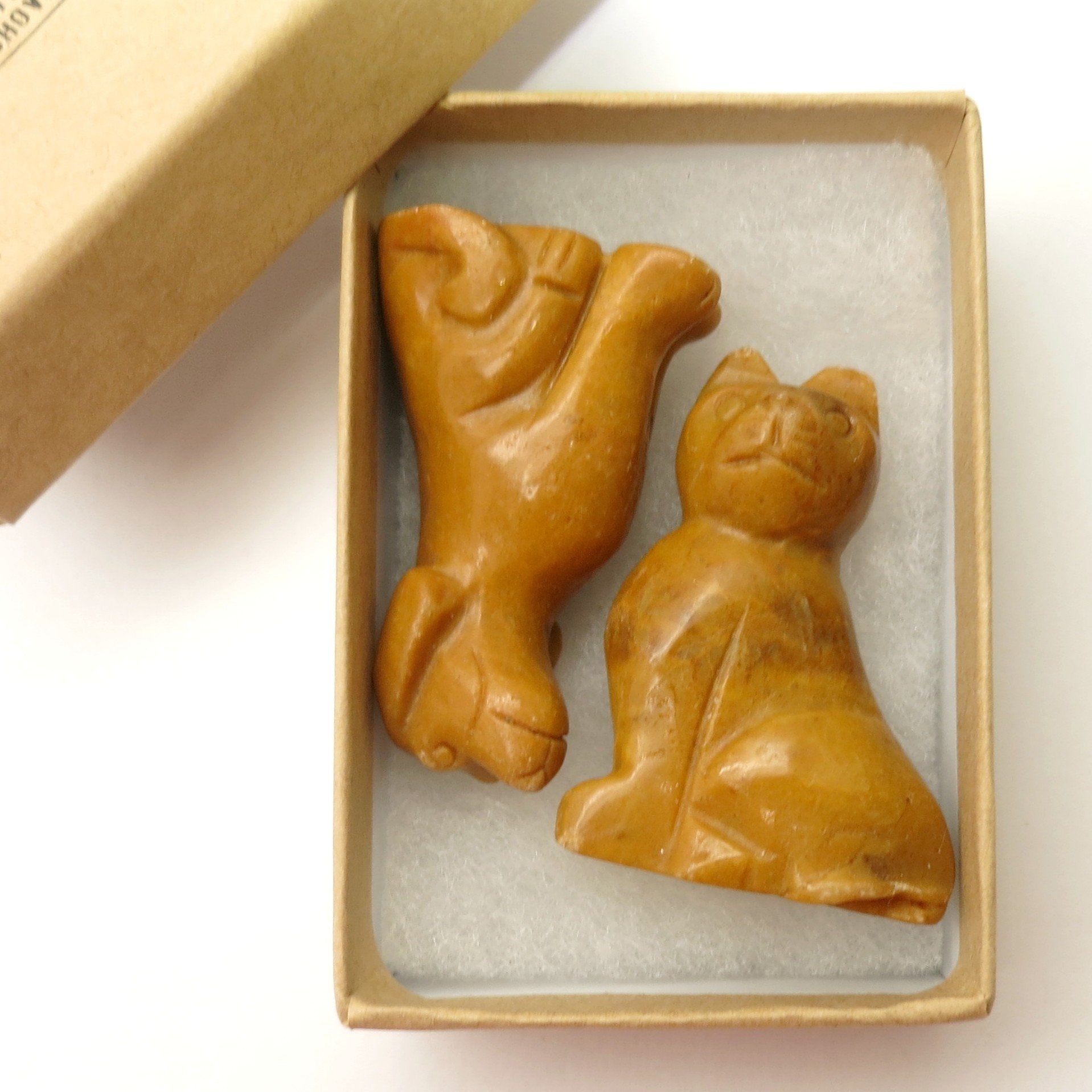 Figurine en pierre de jaspe moutarde Chat et Chien, ensemble animal totem
