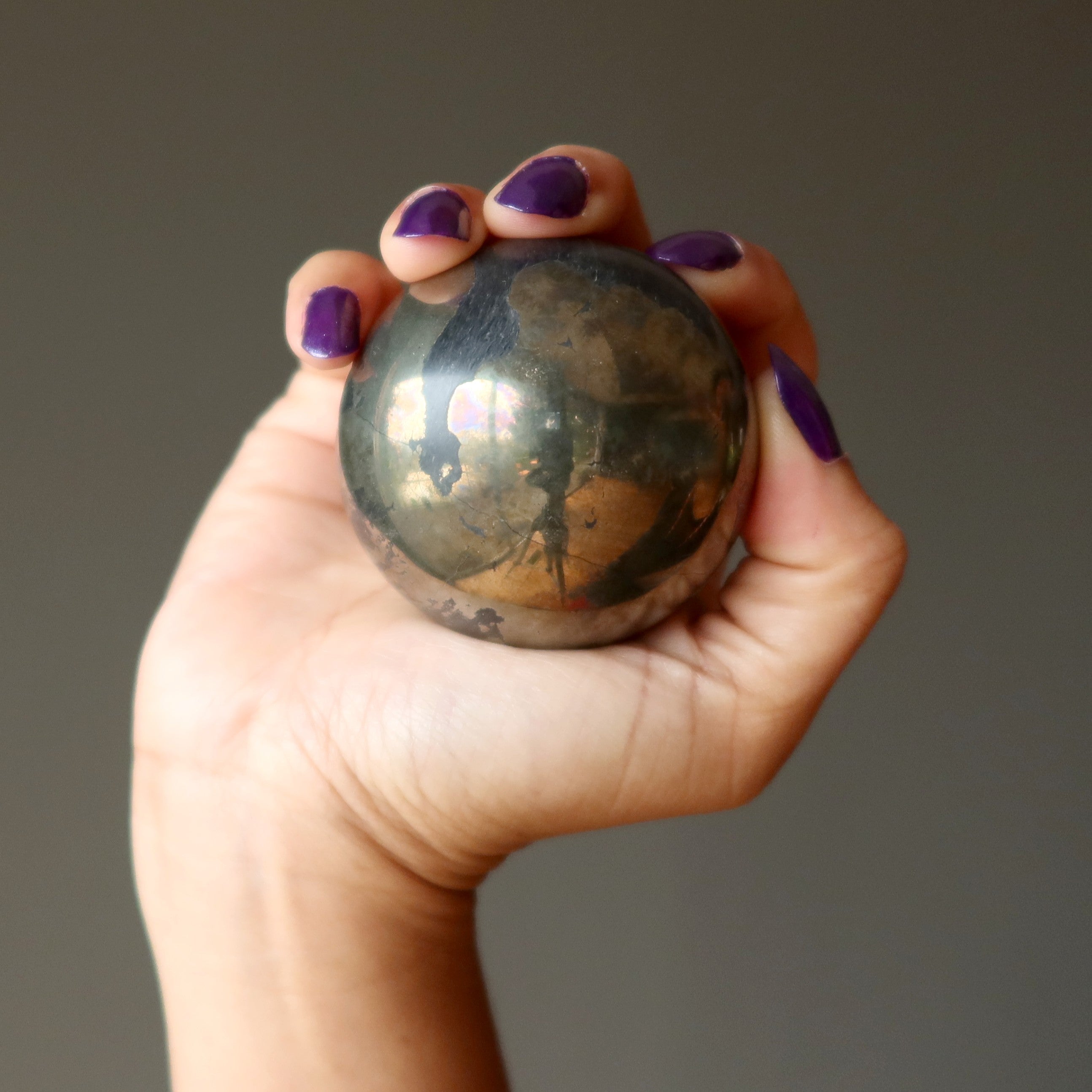 Sphère Apache Gold brillante et chaude en pyrite, boule de cristal