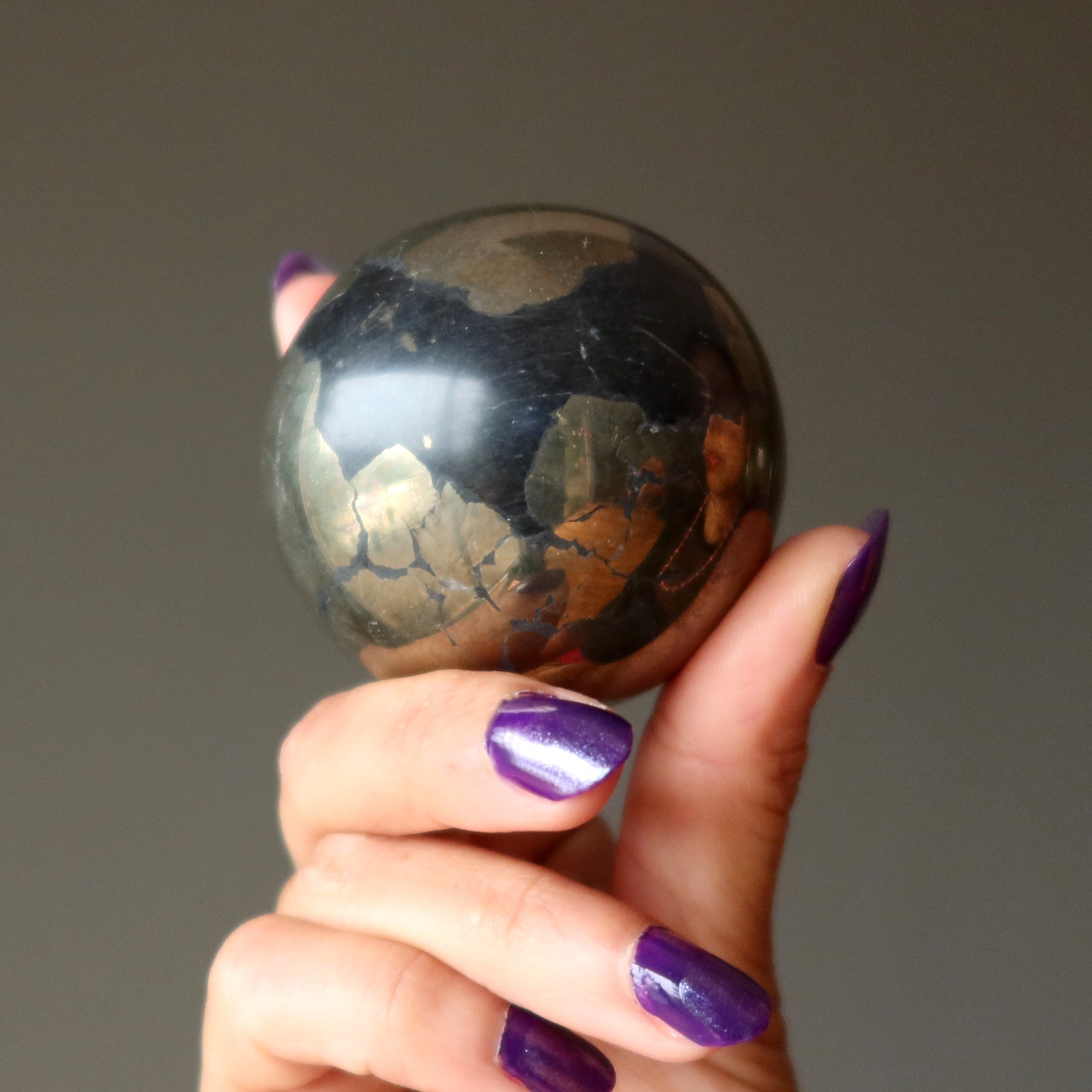 Sphère Apache Gold brillante et chaude en pyrite, boule de cristal