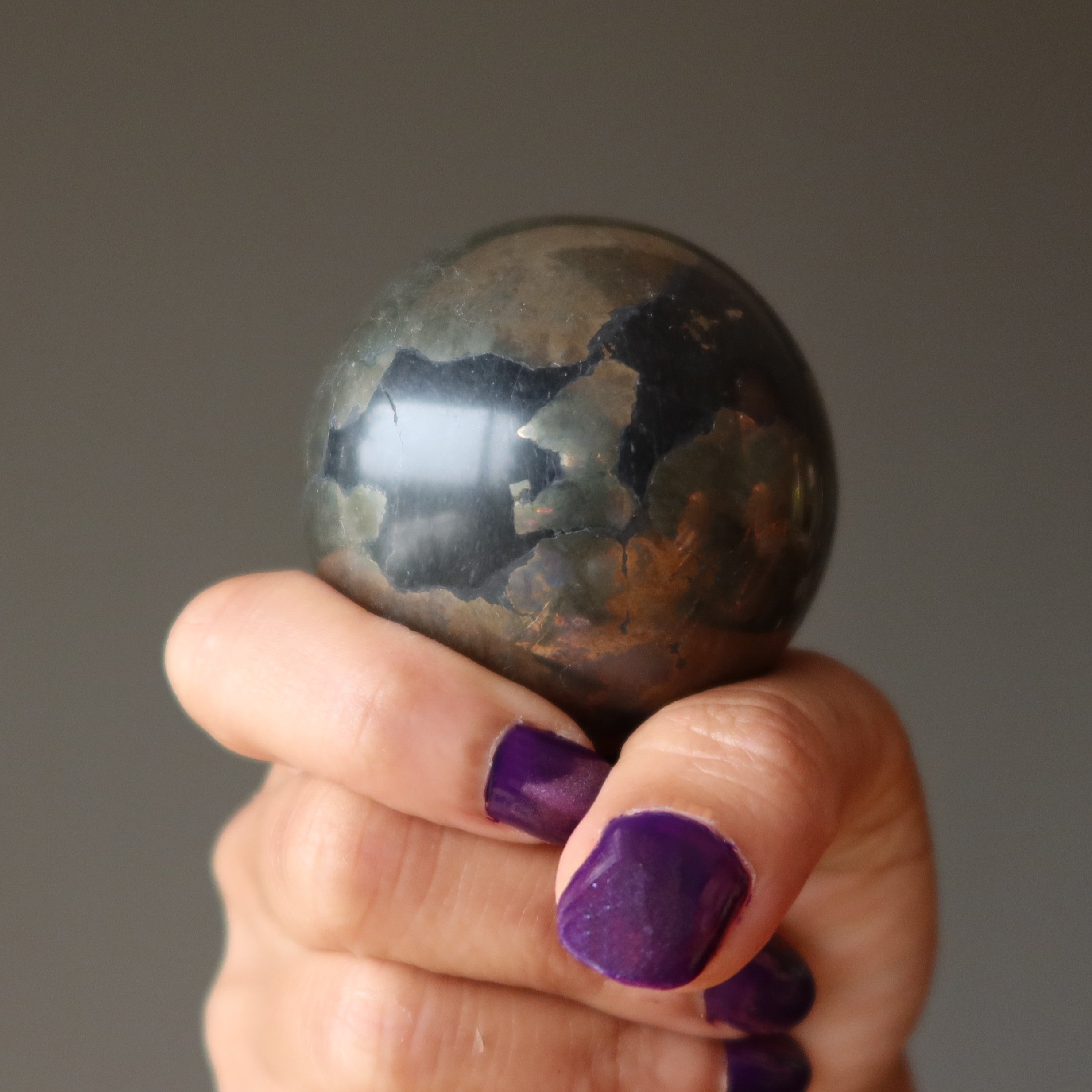 Sphère Apache Gold brillante et chaude en pyrite, boule de cristal