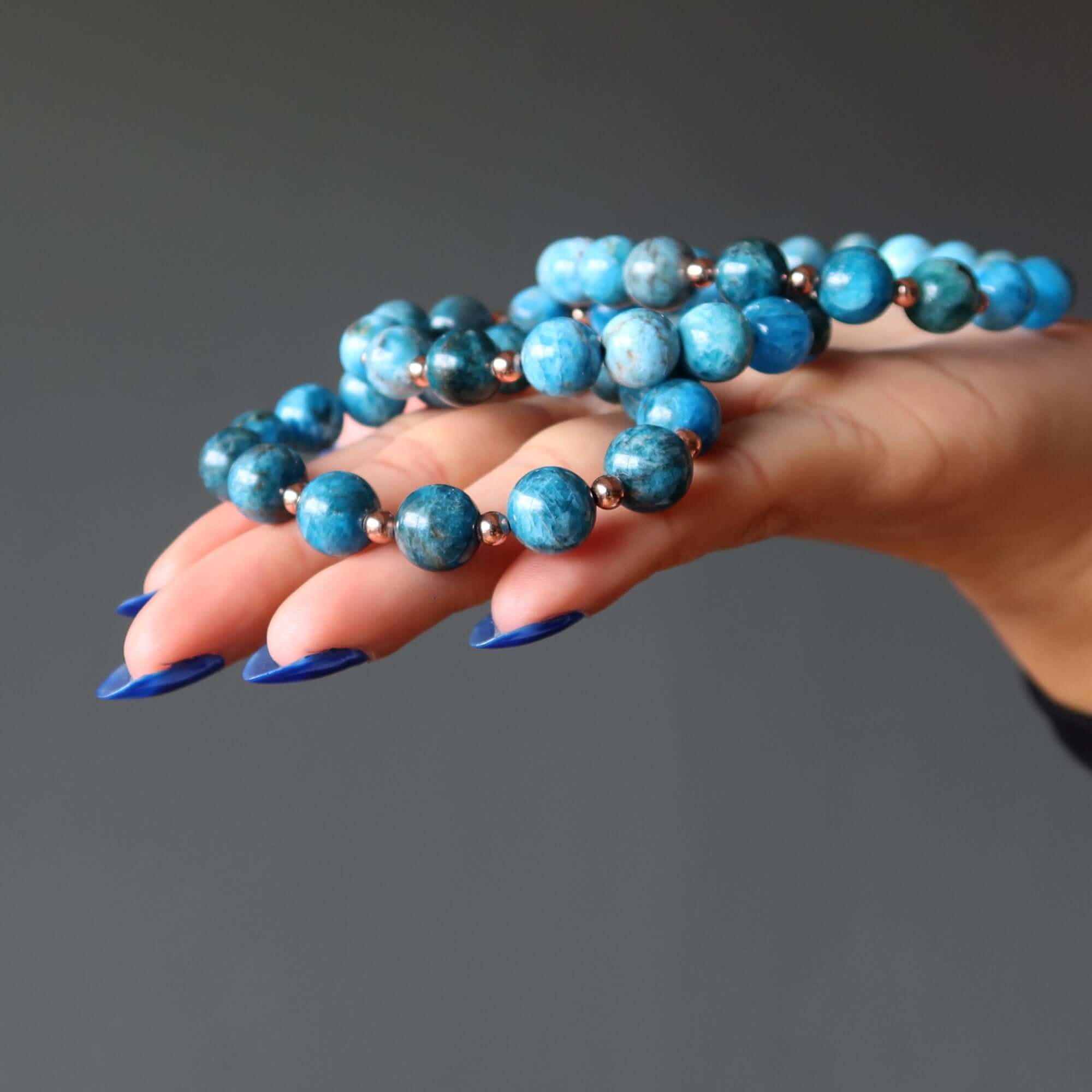 Bracelet en Apatite Perles de Cristal Bleu Royal sur Grandeur de Cuivre