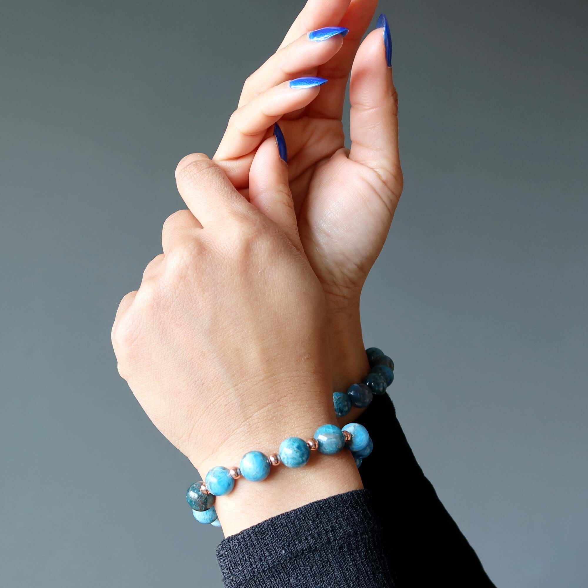 Bracelet en Apatite Perles de Cristal Bleu Royal sur Grandeur de Cuivre