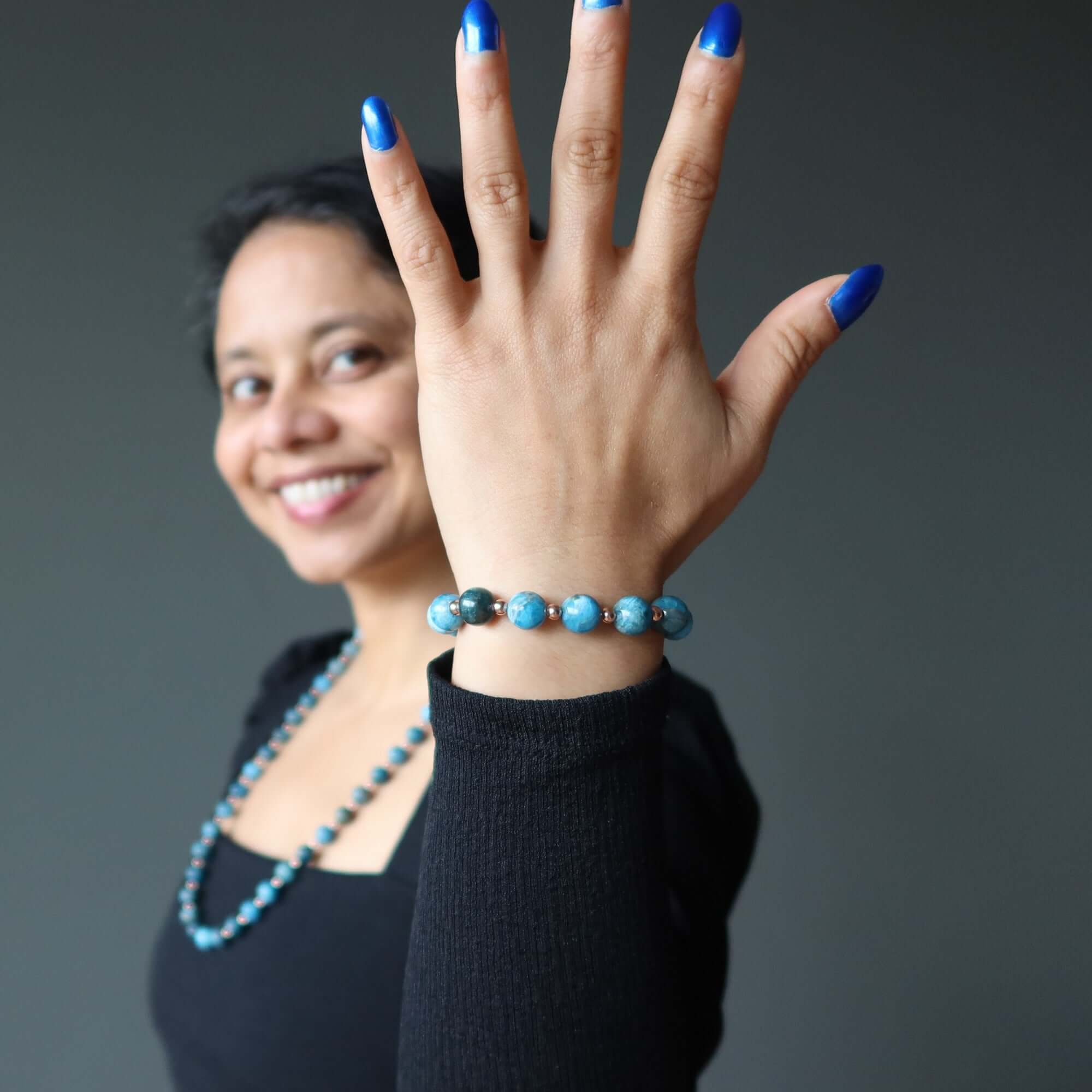 Bracelet en Apatite Perles de Cristal Bleu Royal sur Grandeur de Cuivre
