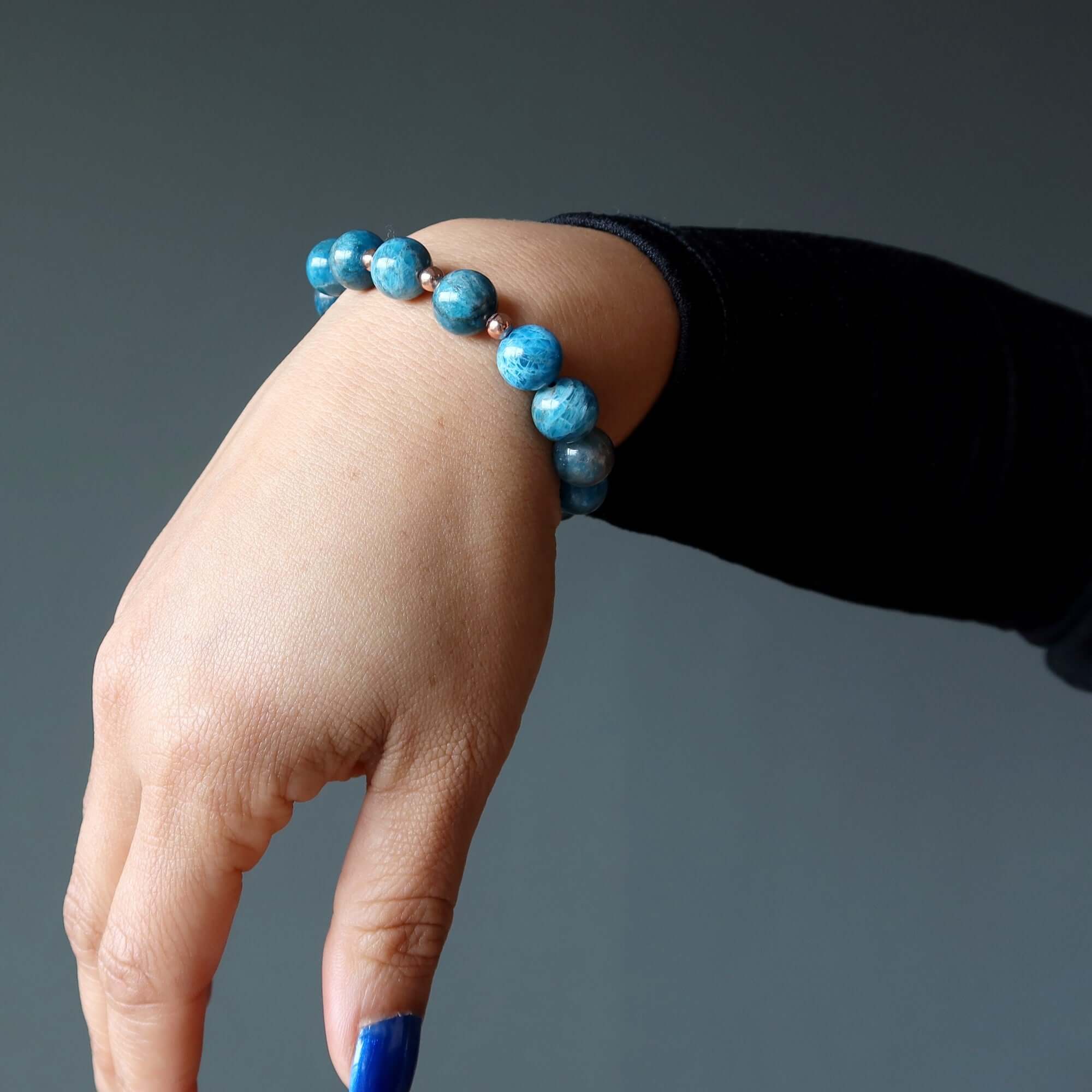 Bracelet en Apatite Perles de Cristal Bleu Royal sur Grandeur de Cuivre