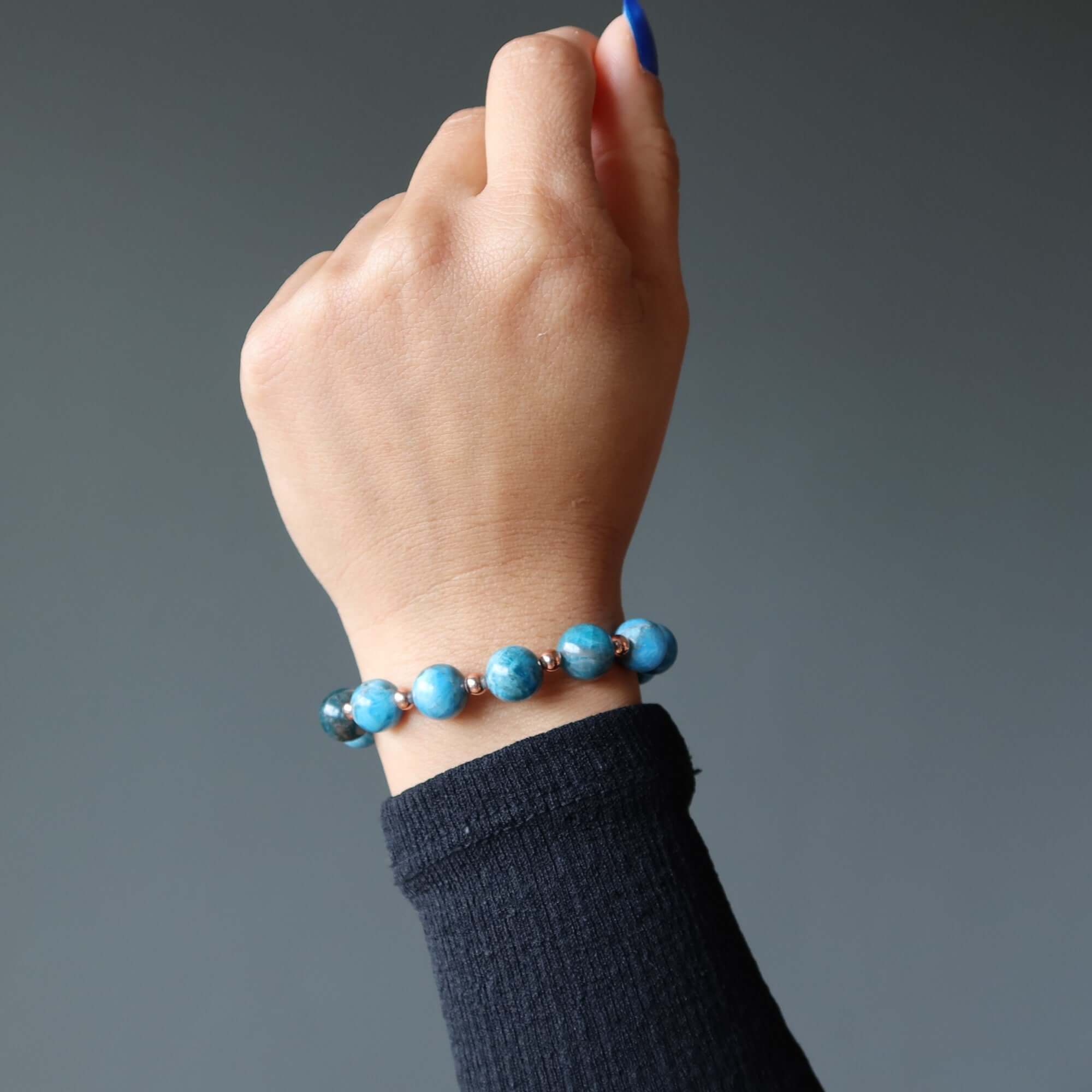 Bracelet en Apatite Perles de Cristal Bleu Royal sur Grandeur de Cuivre