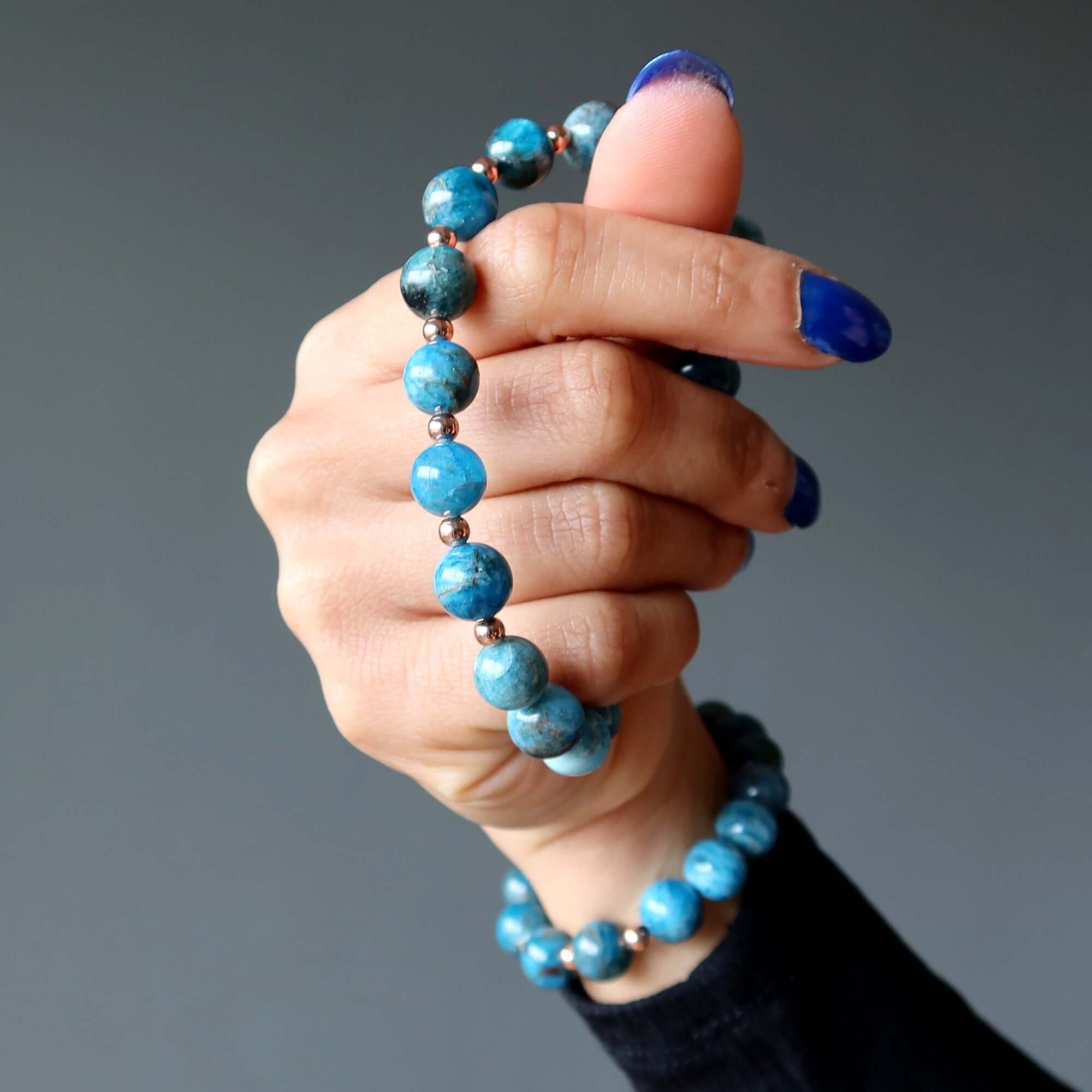 Bracelet en Apatite Perles de Cristal Bleu Royal sur Grandeur de Cuivre