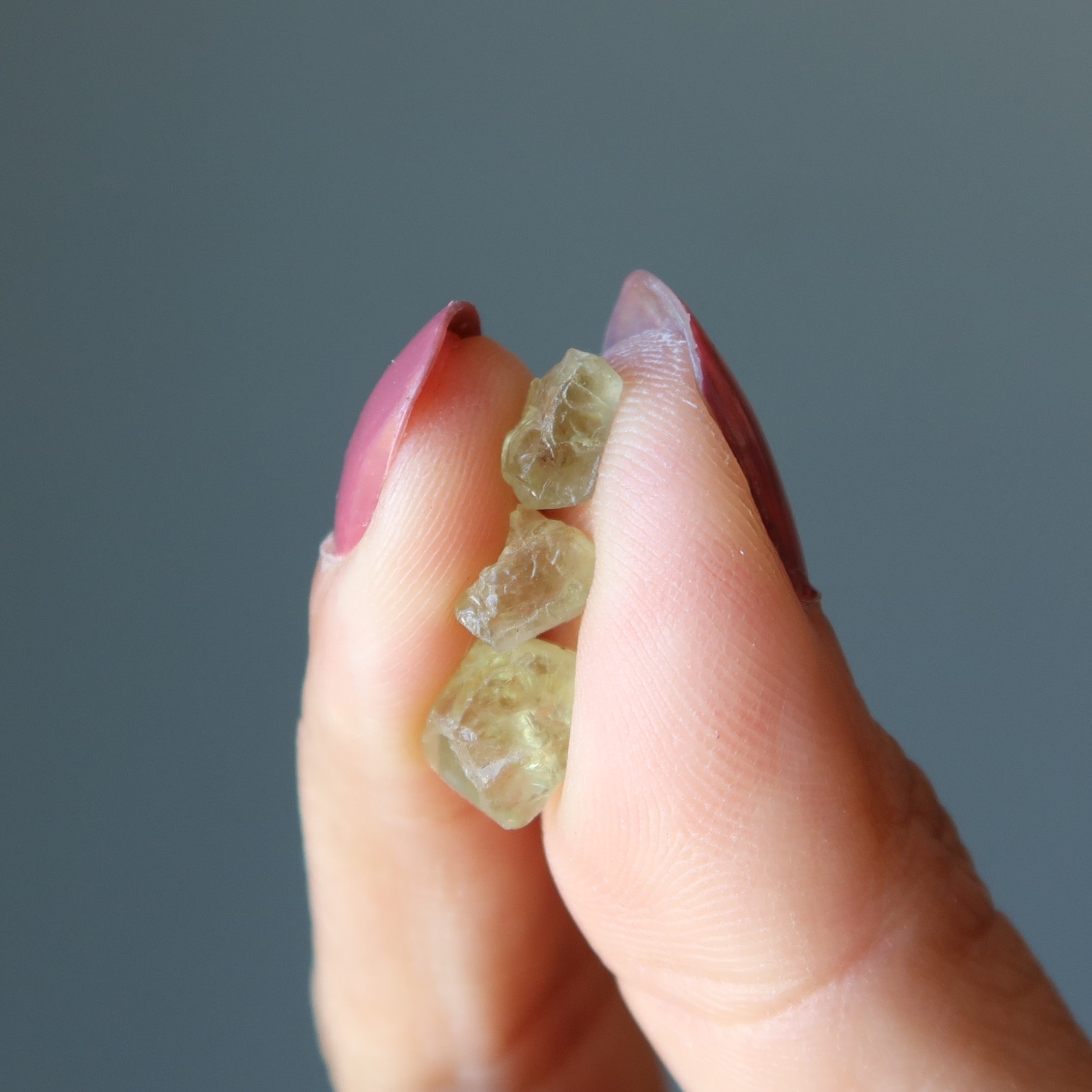 Lot de cristaux bruts d'apatite verte « Trois, c'est une compagnie » Pierres précieuses