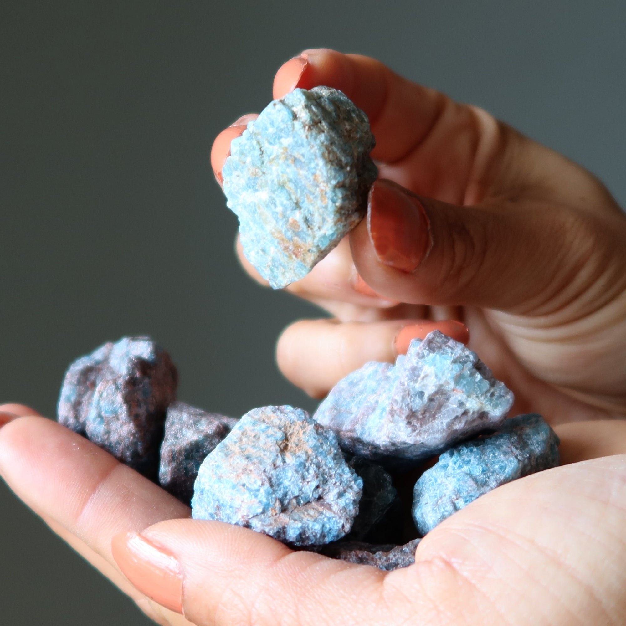 Apatit Rohkristall-Set 8 blaue Hals- & Stirnchakra-Steine