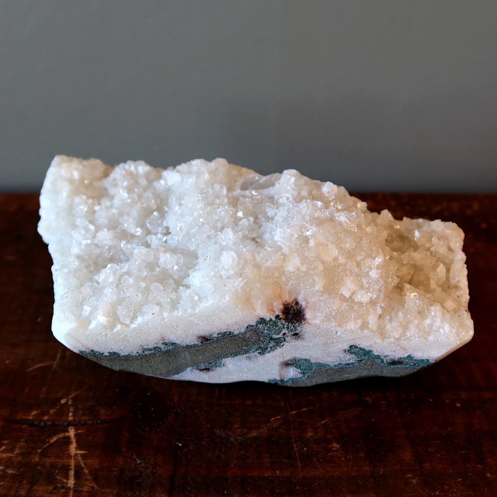 Druse d'apophyllite brillante blanche Paix Pierre dressée 5,5 pouces