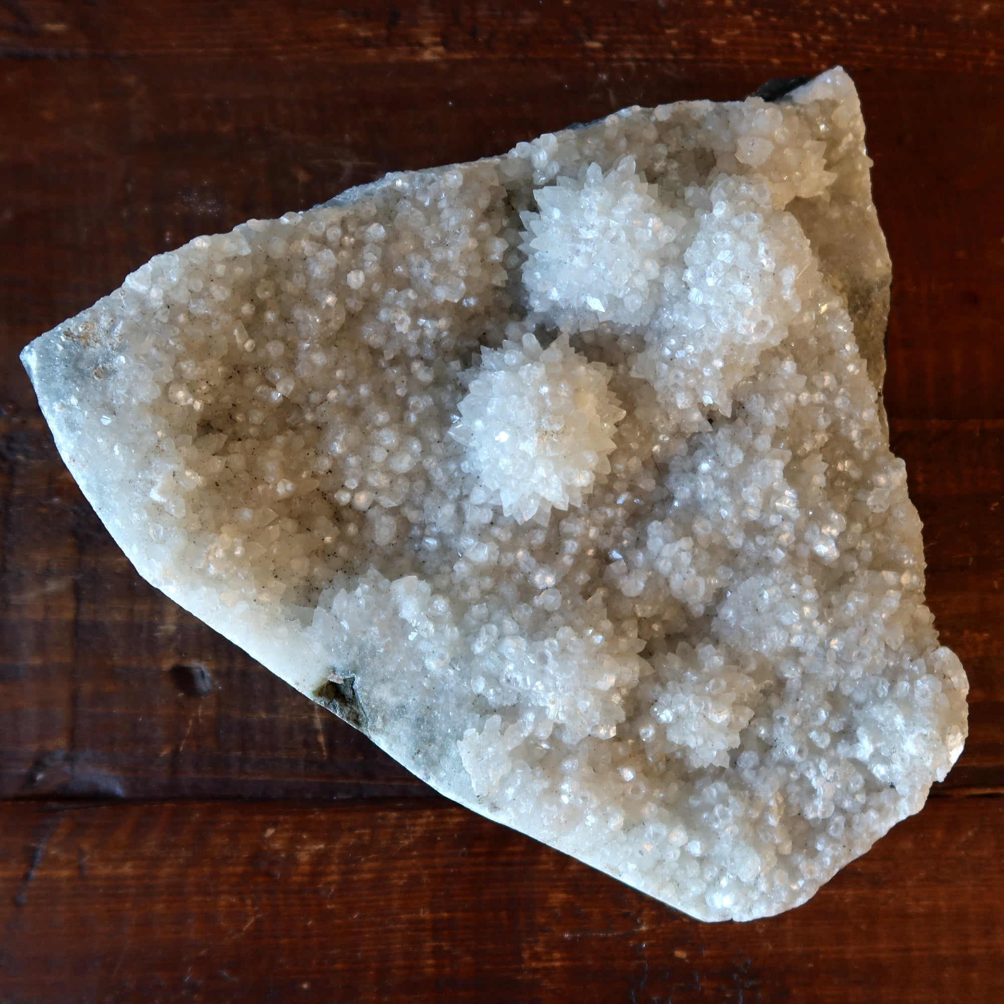 Apophyllite en Grappe, Cristal Clair Apaisant, Triangle 16,5 cm