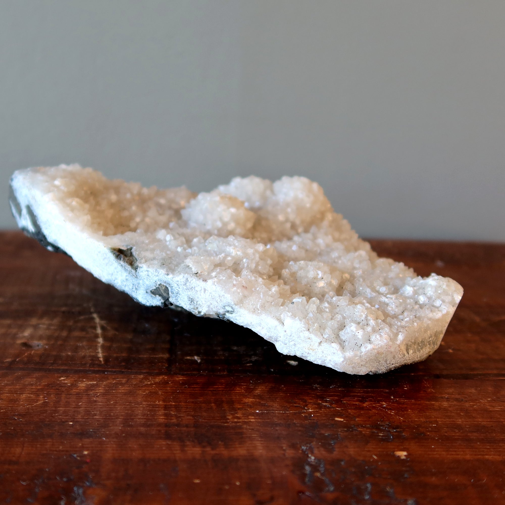 Apophyllite en Grappe, Cristal Clair Apaisant, Triangle 16,5 cm