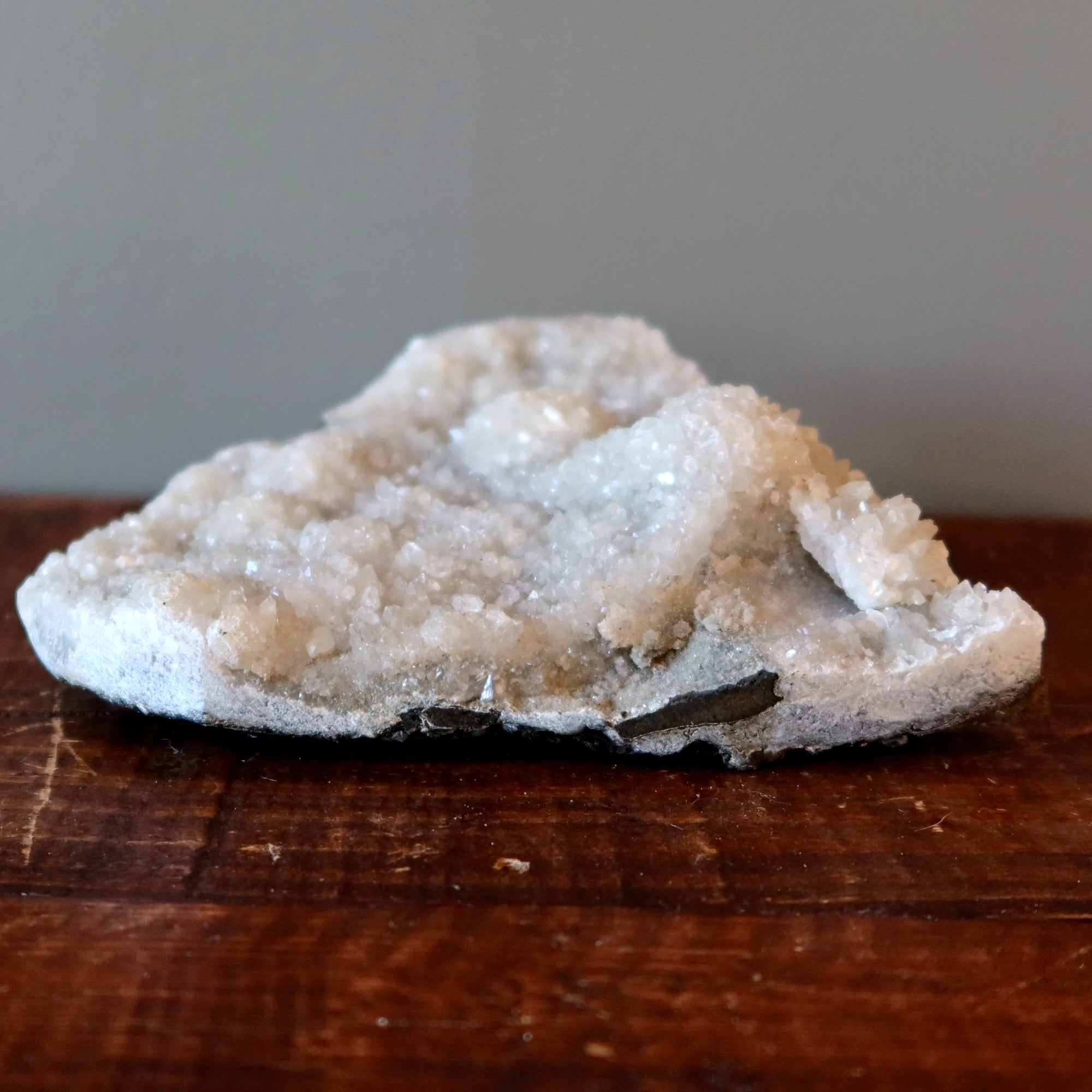 Apophyllite en Grappe, Cristal Clair Apaisant, Triangle 16,5 cm