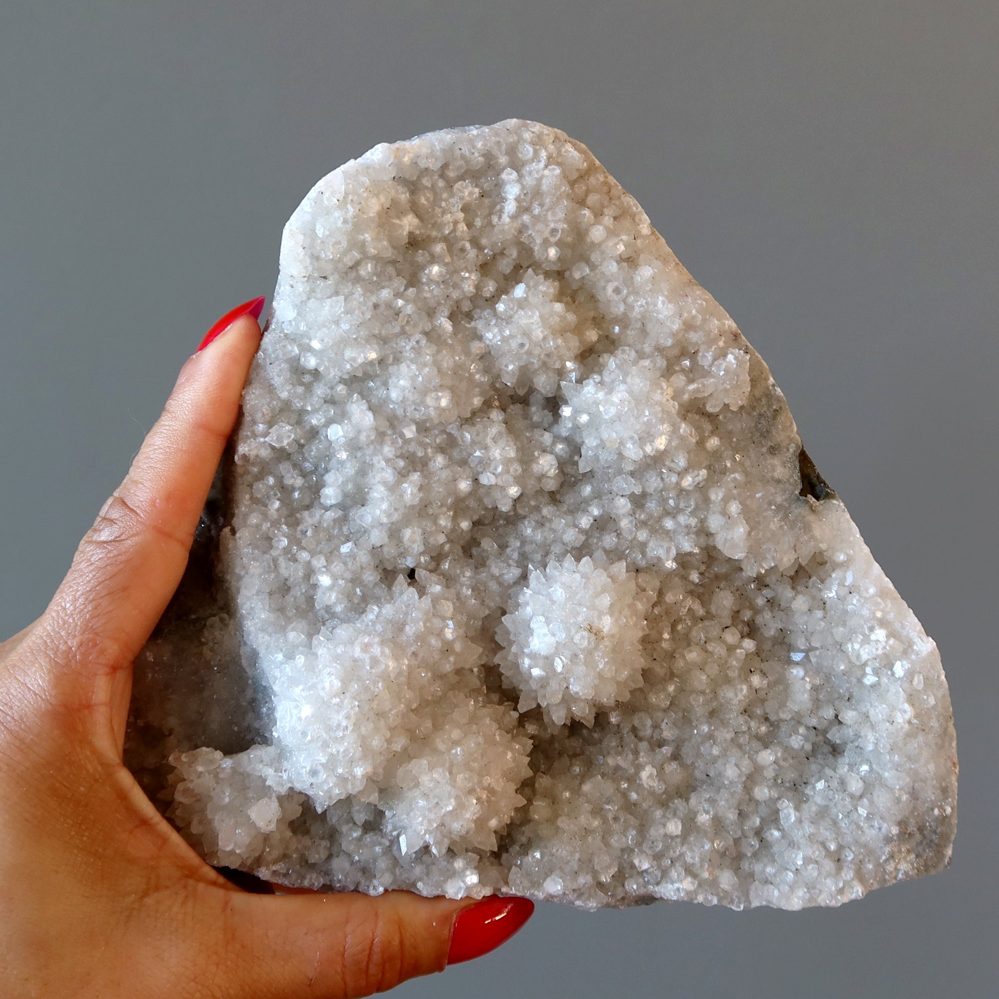 Apophyllite en Grappe, Cristal Clair Apaisant, Triangle 16,5 cm