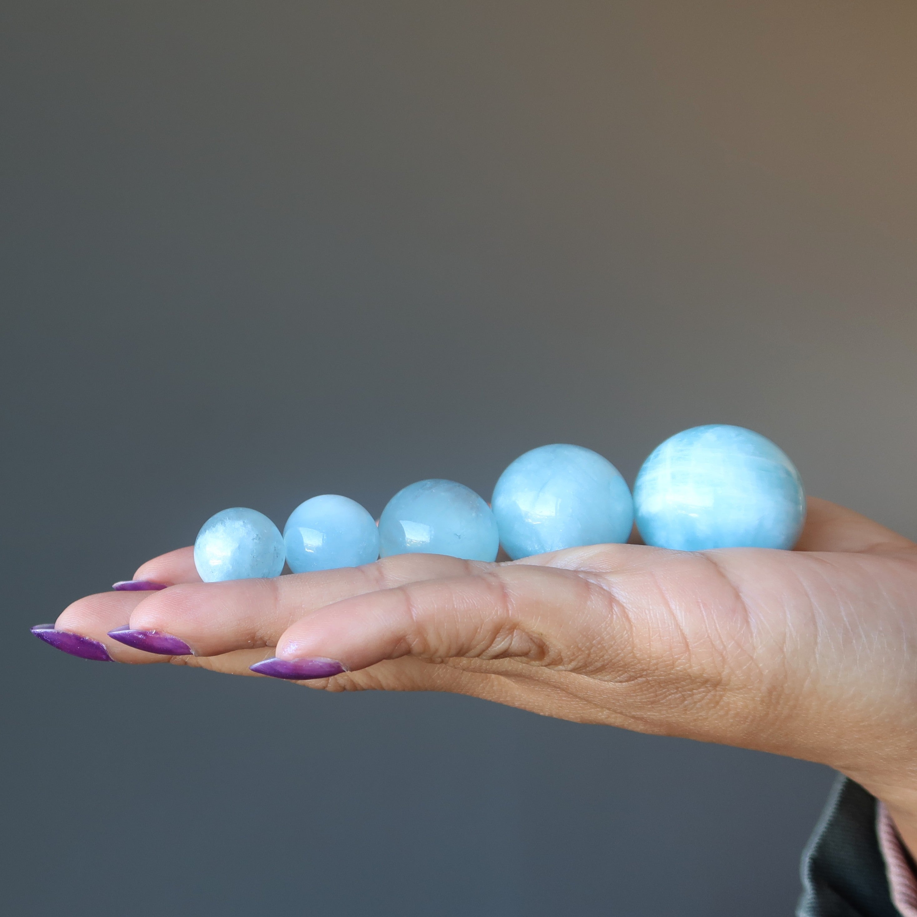 Aquamarin Kugel Blaue Glückseligkeit Edelstein Kristallkugel