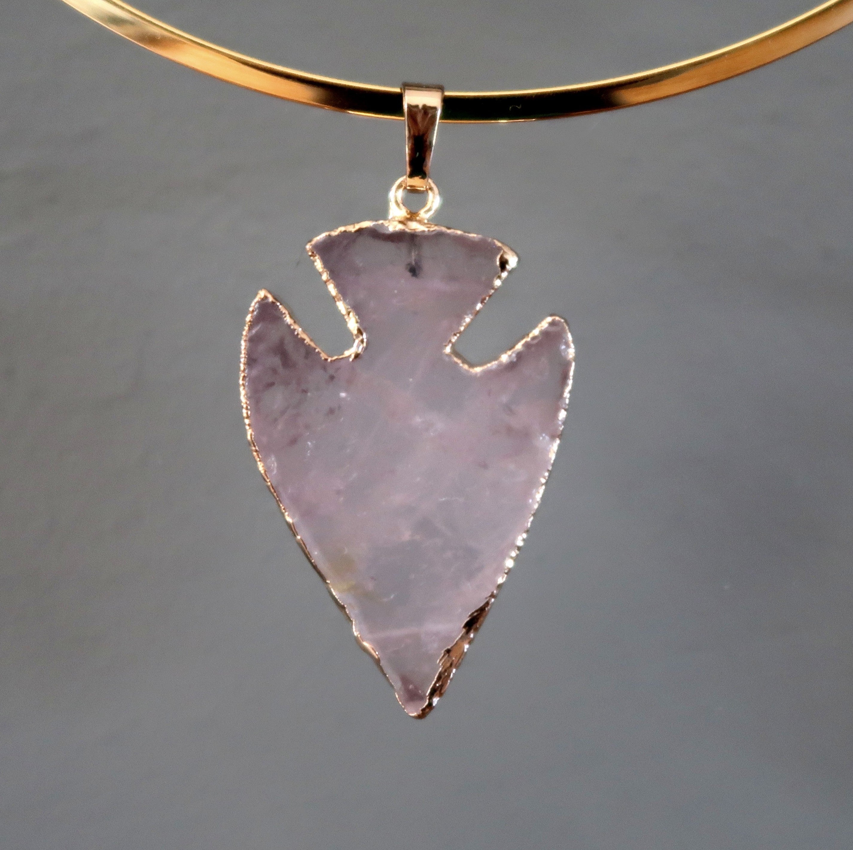 Rosenquarz-Halskette mit Pfeilspitze Amor-Gold-Choker