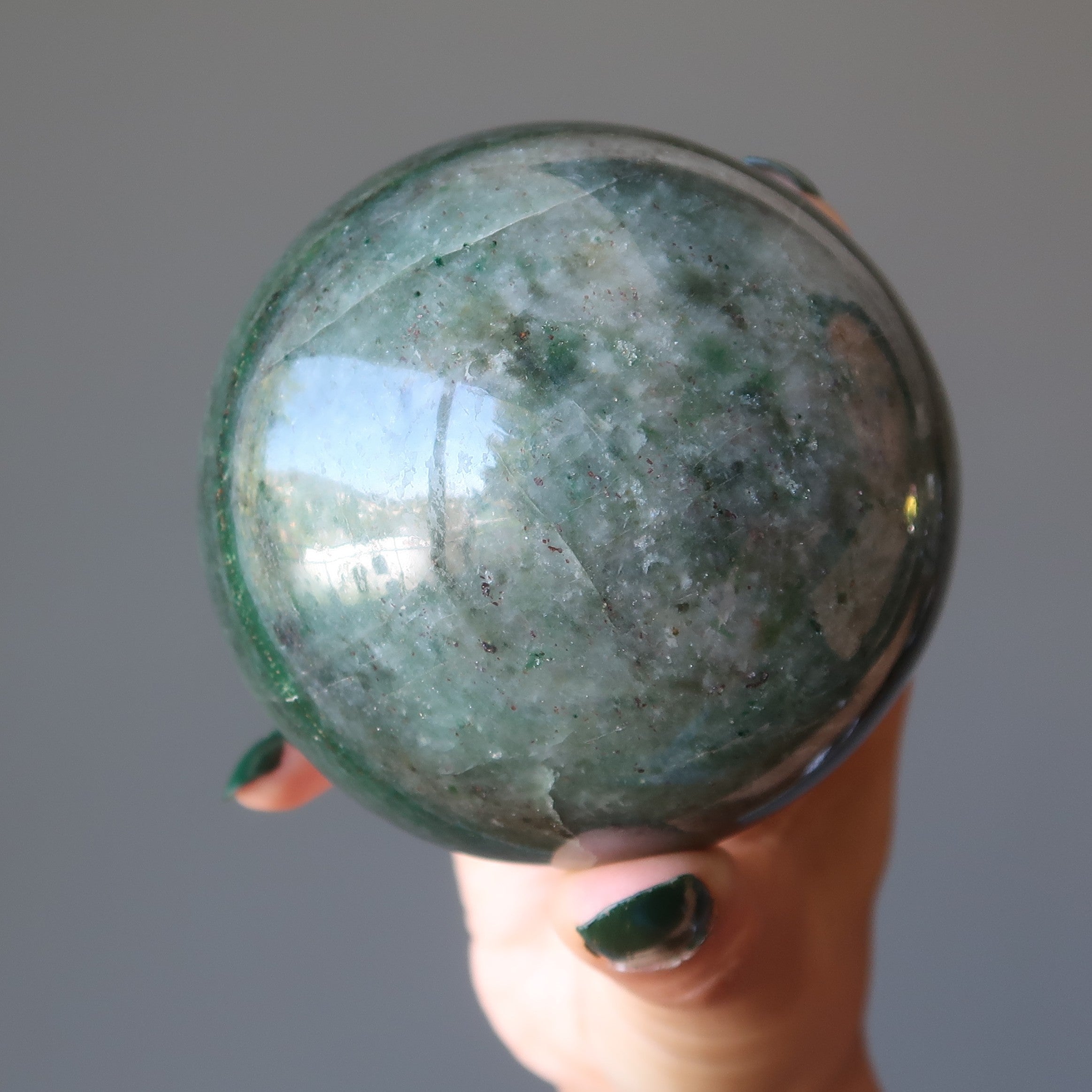 Sphère d'aventurine verte : Cristal de prospérité et d'abondance florissante