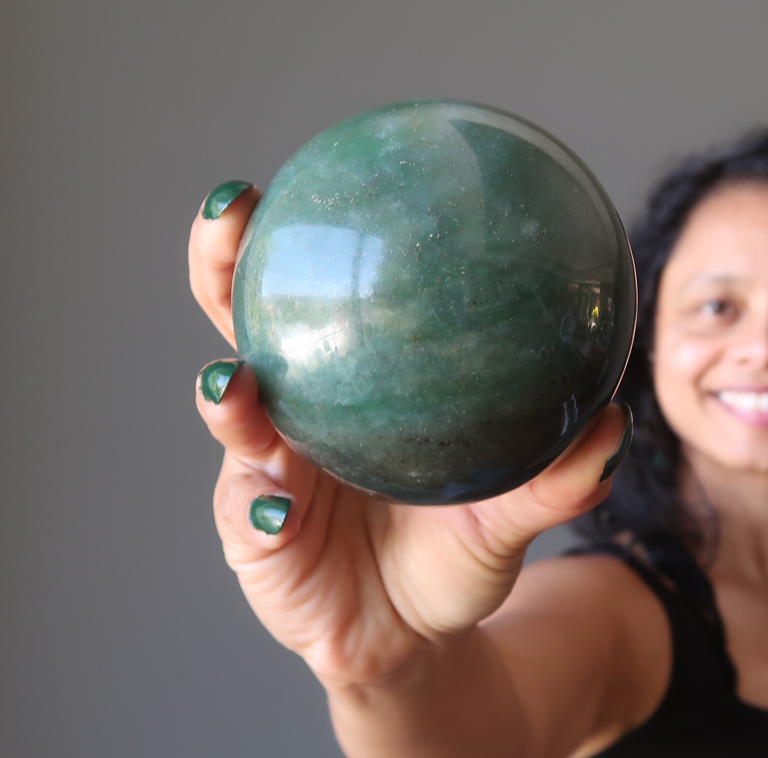 Sphère d'aventurine verte : Cristal de prospérité et d'abondance florissante