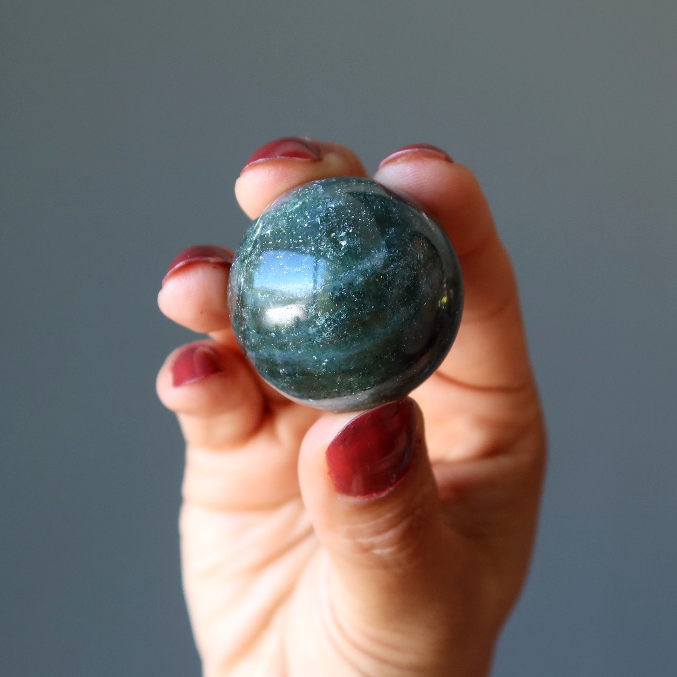 Sphère d'aventurine verte : Cristal de prospérité et d'abondance florissante