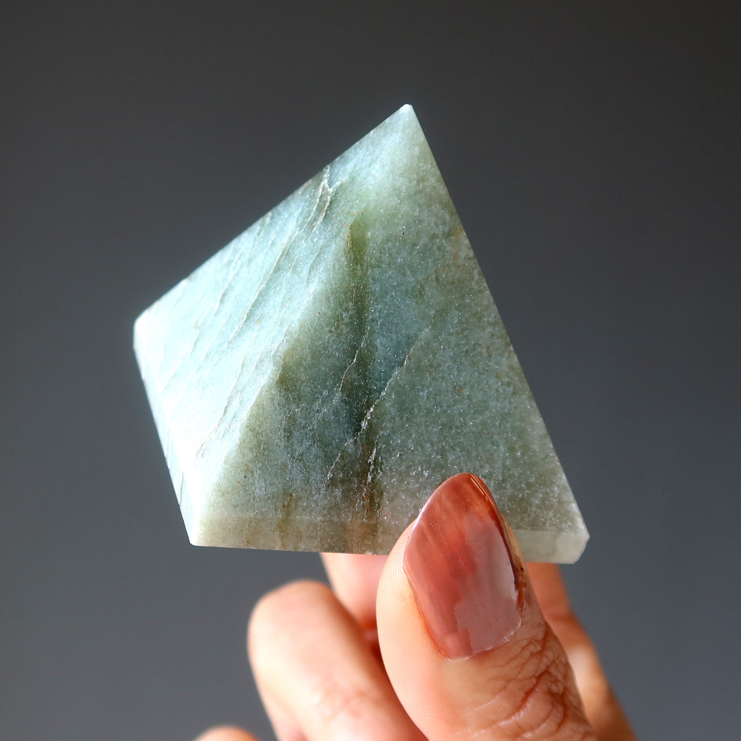 Pyramide en aventurine verte – Pierre de prospérité et de puissance