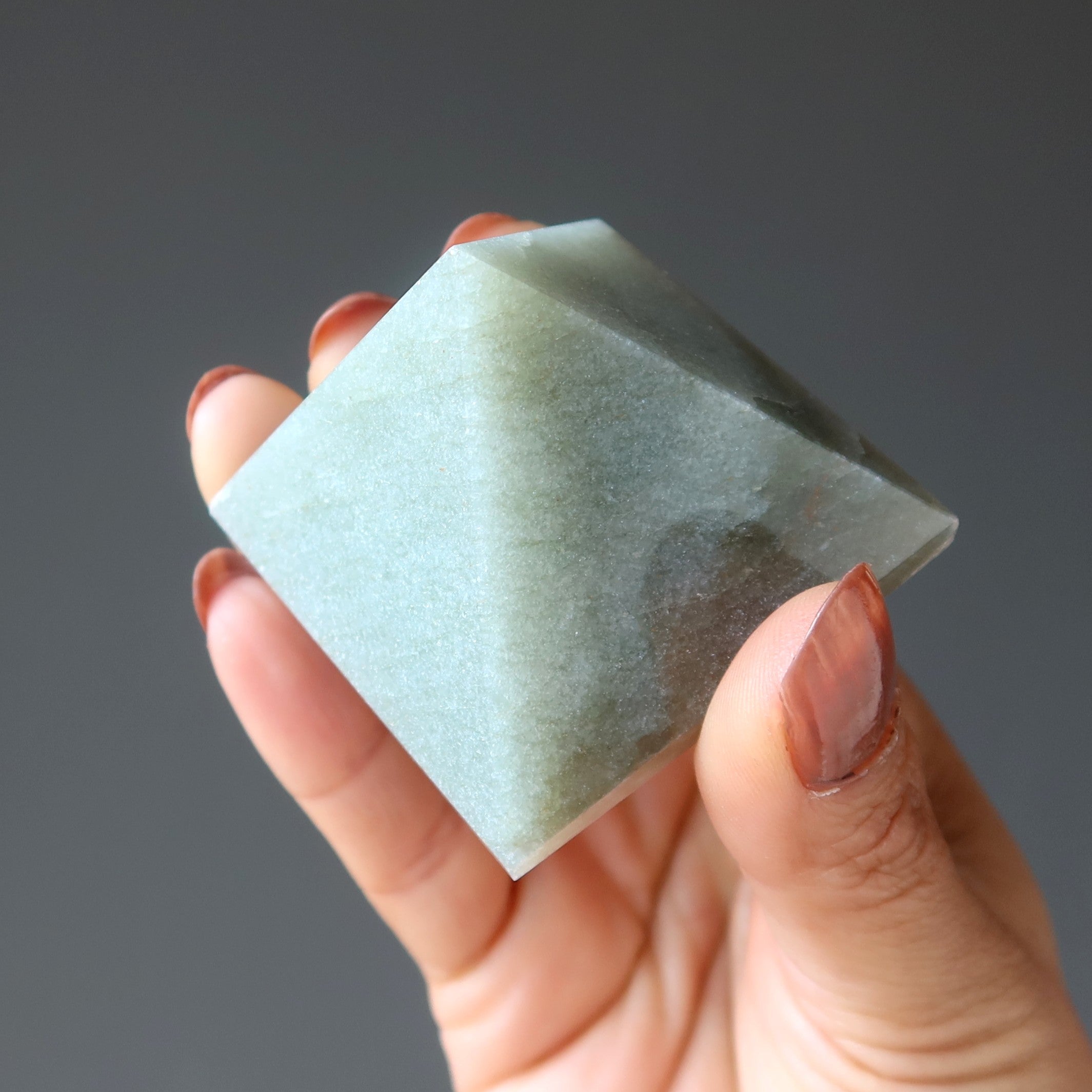 Pyramide en aventurine verte – Pierre de prospérité et de puissance