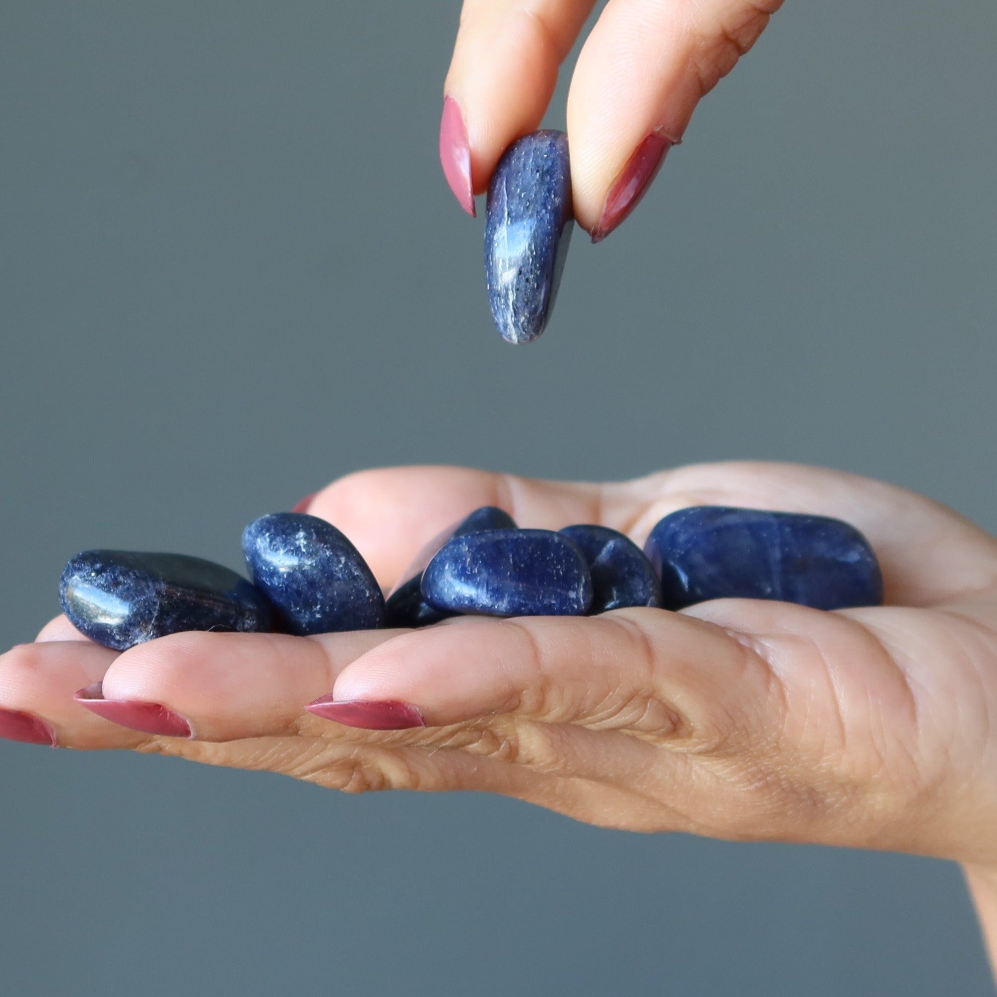 Pierre roulée d'aventurine bleue : Chant d'abondance