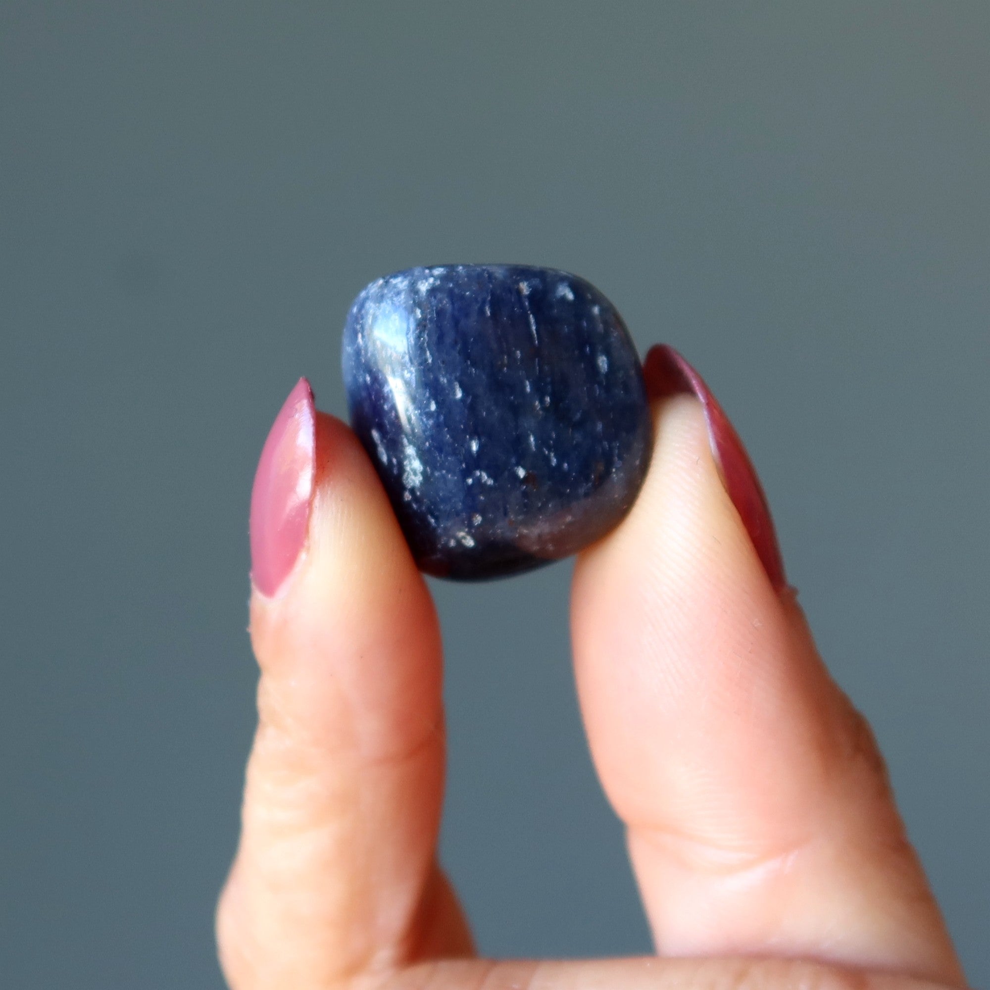 Pierre roulée d'aventurine bleue : Chant d'abondance