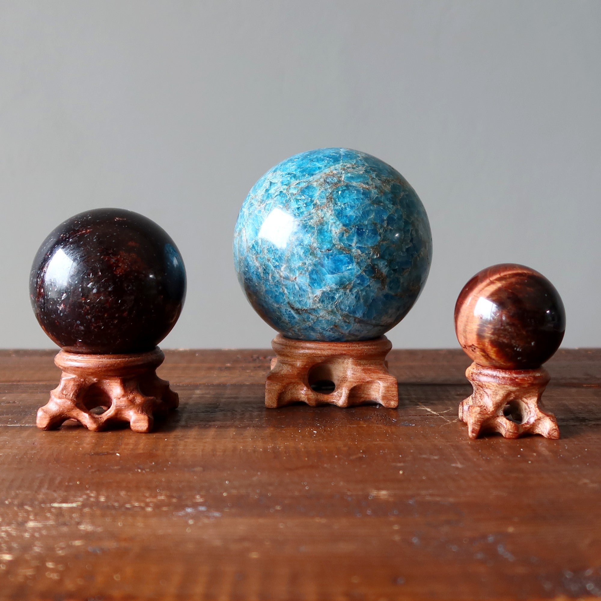 Présentoir en bois rustique pour boule, œuf et pierres