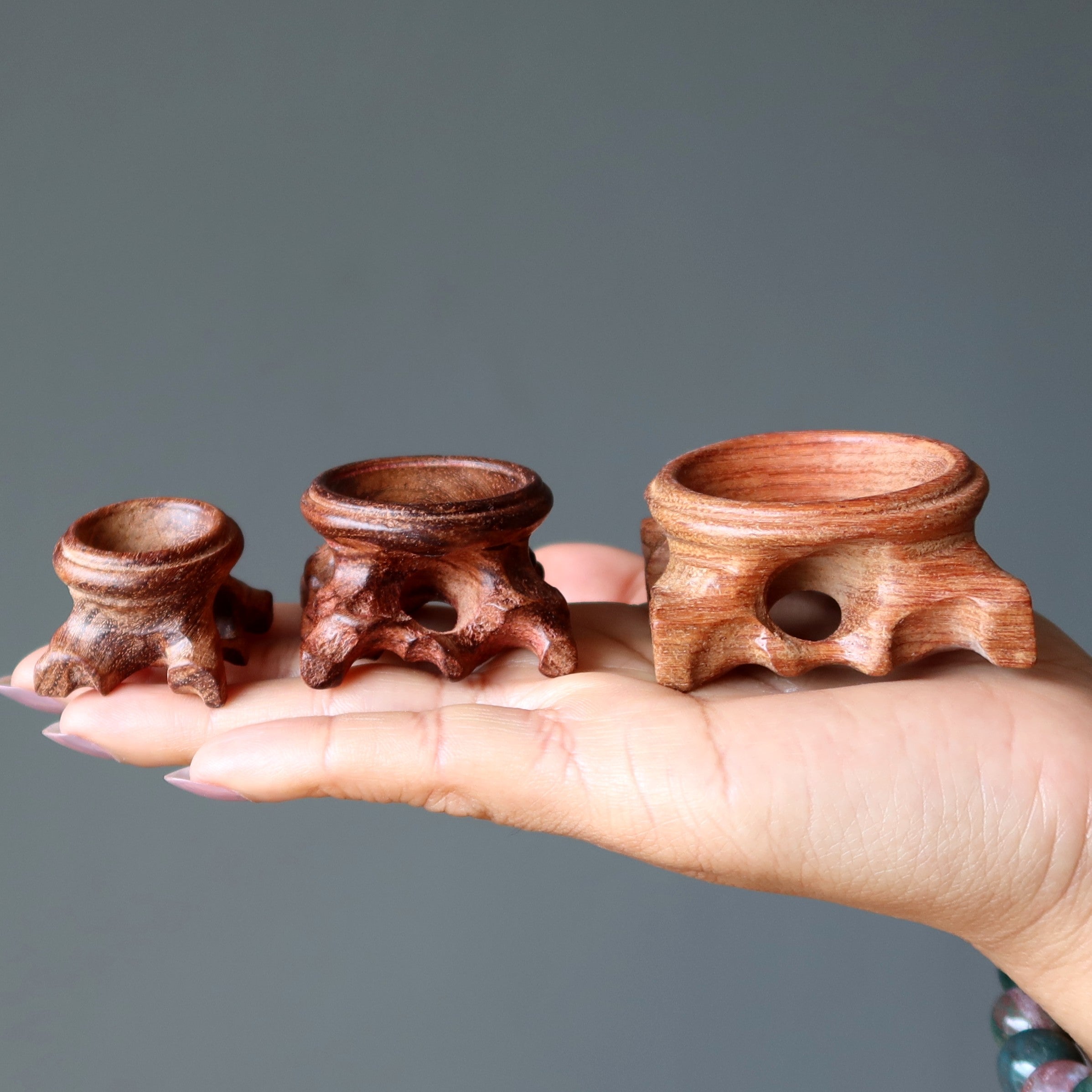 Présentoir en bois rustique pour boule, œuf et pierres