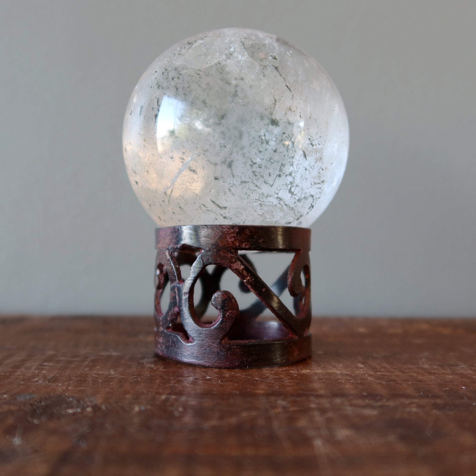 Display Stand Metal Scroll Design for Crystal Balls