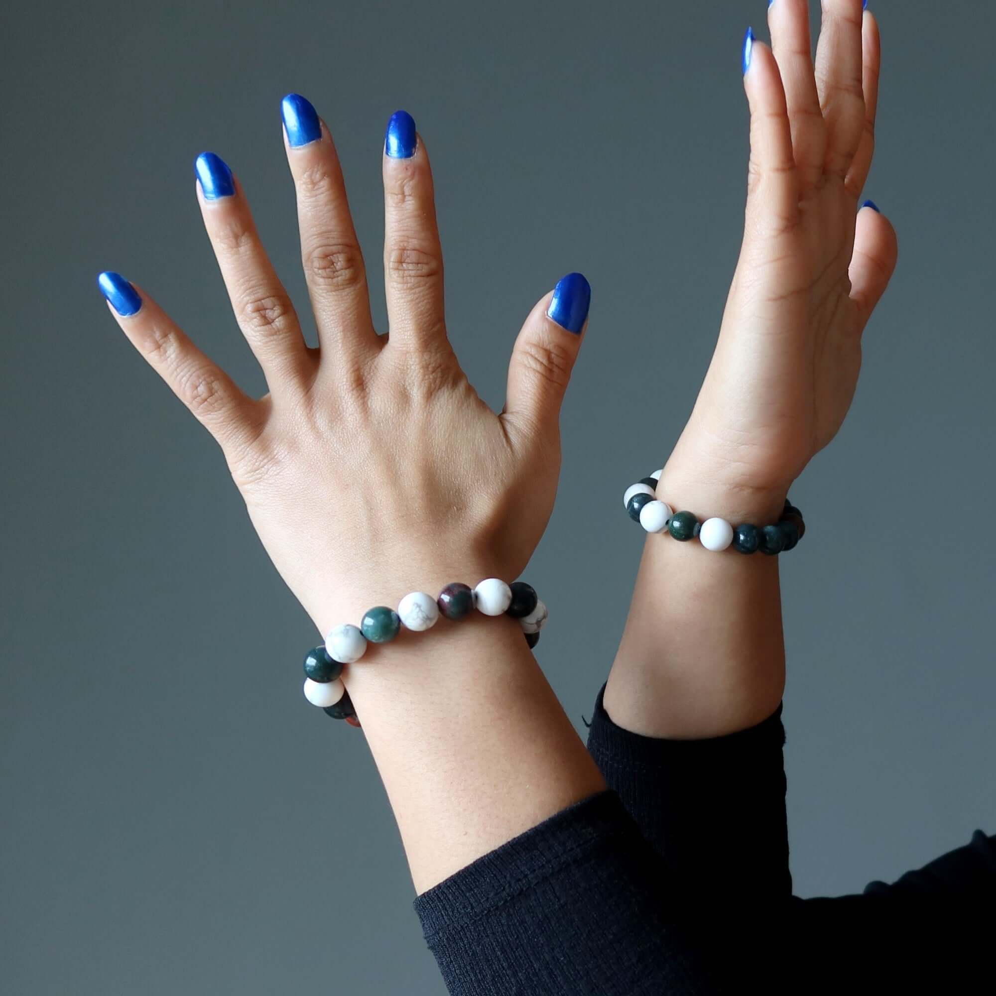 Bracelet en pierre de sang et perles de howlite, guerrier paisible