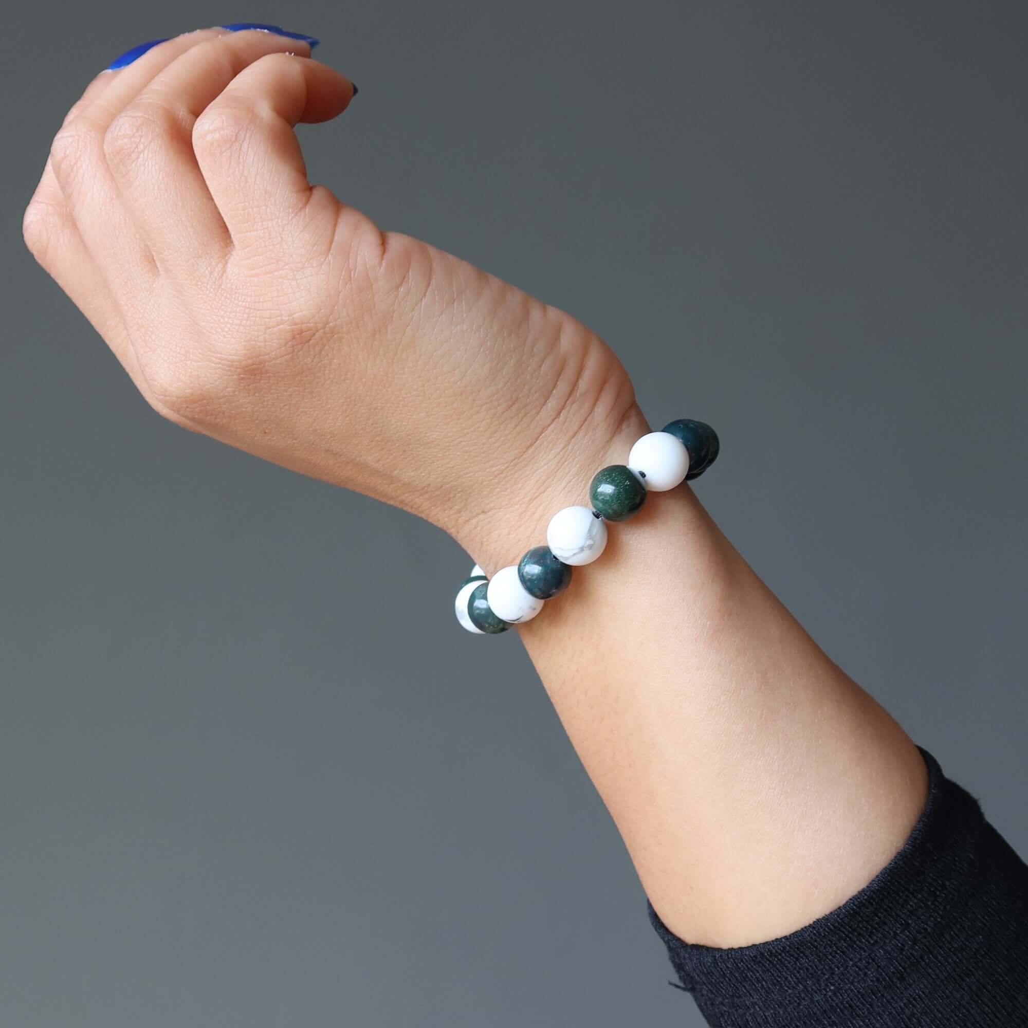 Bracelet en pierre de sang et perles de howlite, guerrier paisible