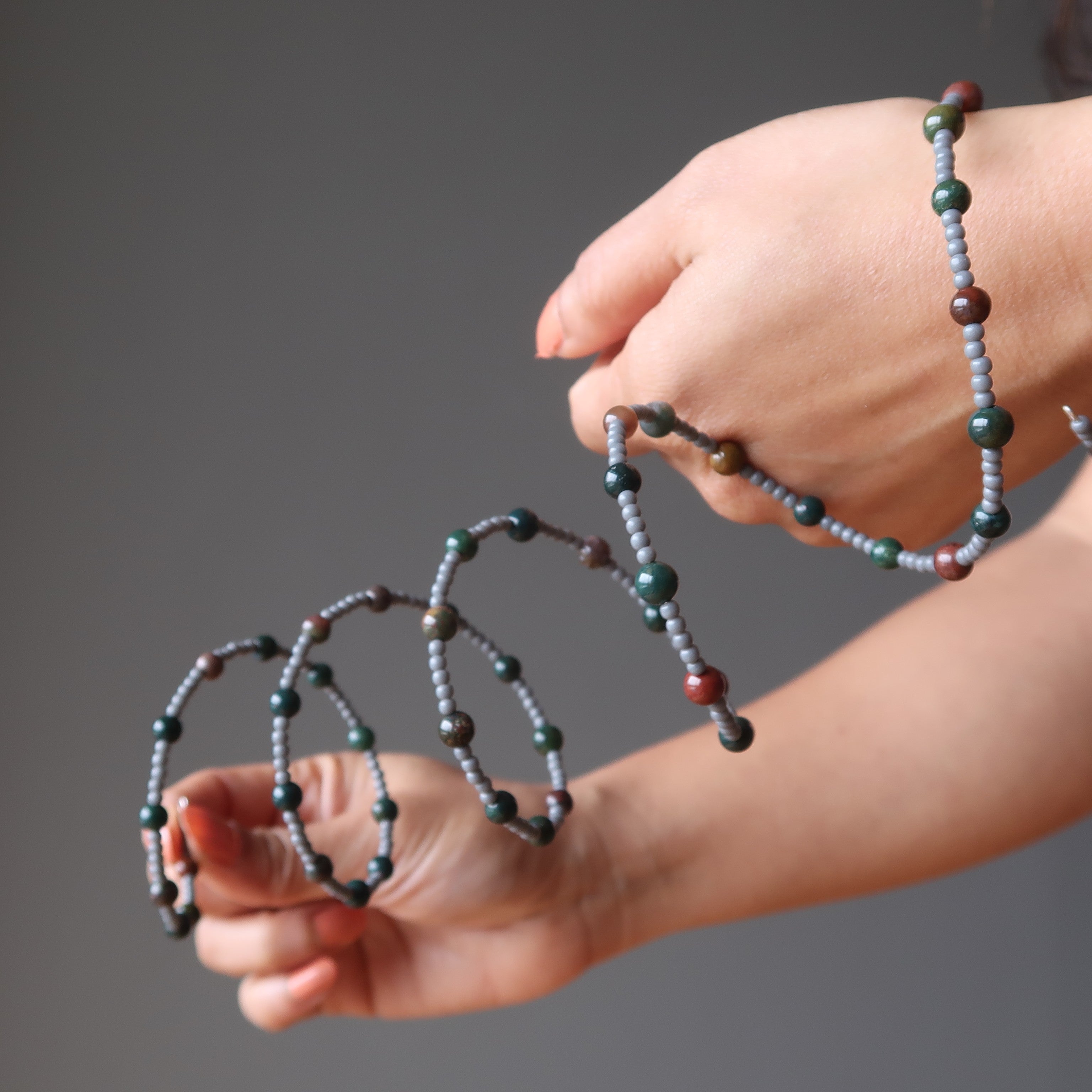 Bracelet Pierre de Sang Fil Mémoire Réglable Empilable Magique