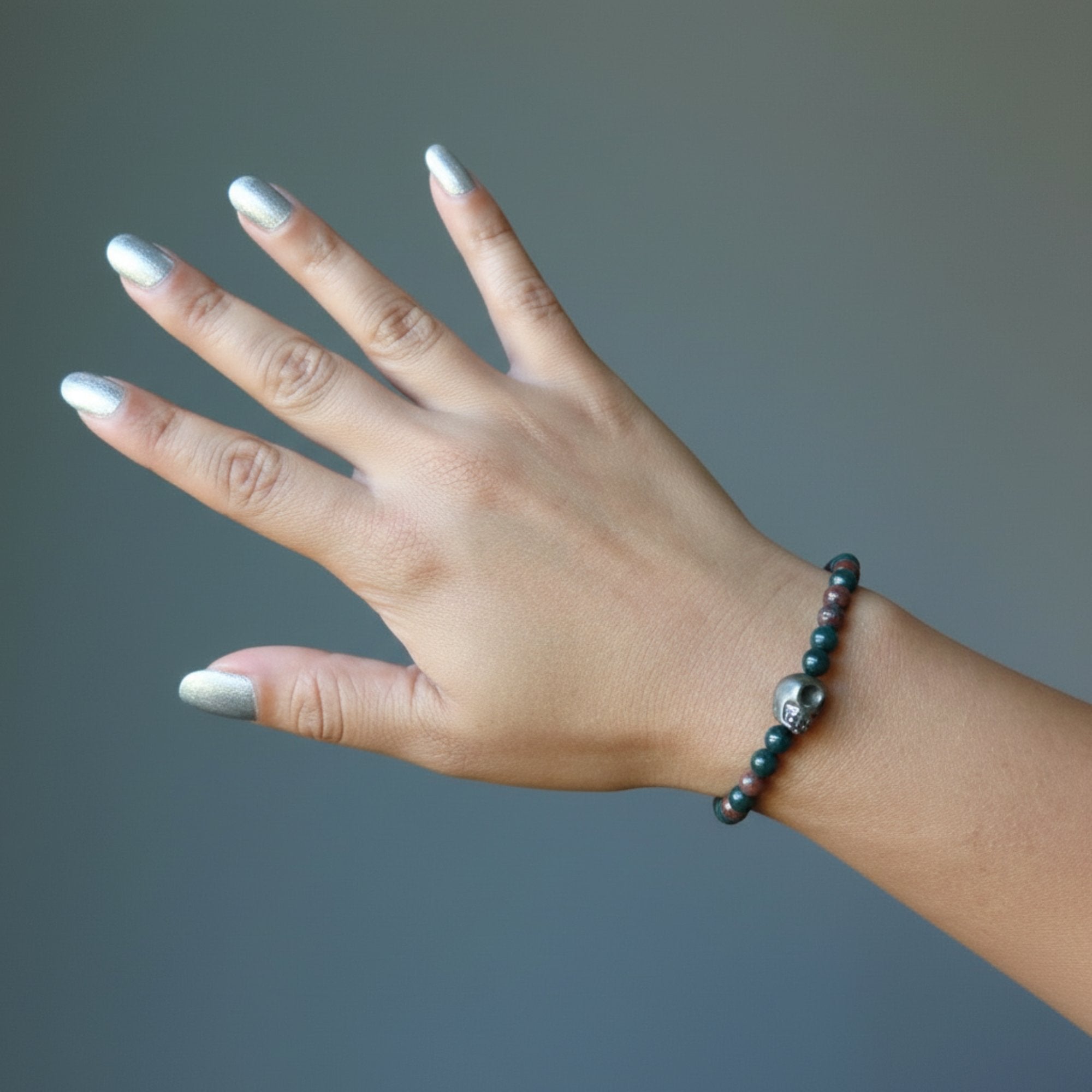 Blutsteinarmband & Pyrit-Totenkopf-Perle – Kantiges Katzengold-Juwel