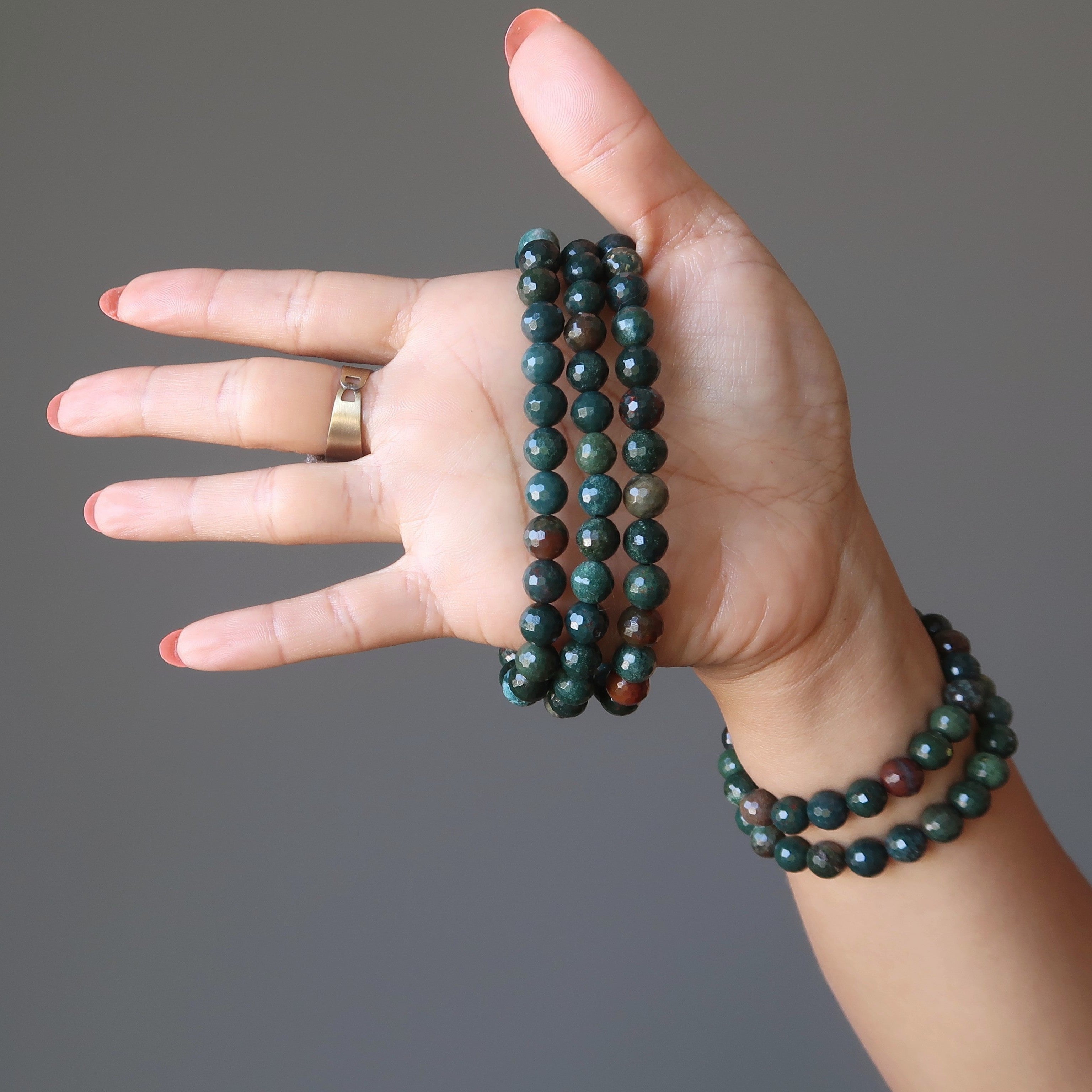 Bracelet en Héliotrope Facetté Vert Rouge Pierre de Sang Pouvoir