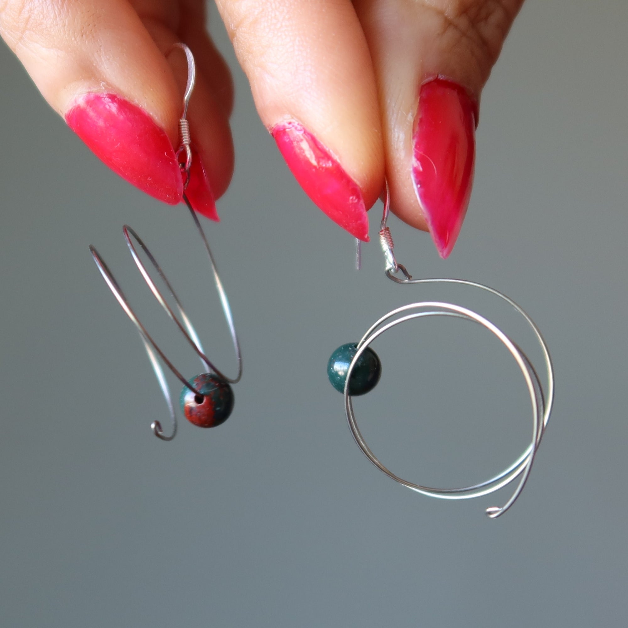 Blutstein-Ohrringe, Spiral-Schicksal, Moderner Stil
