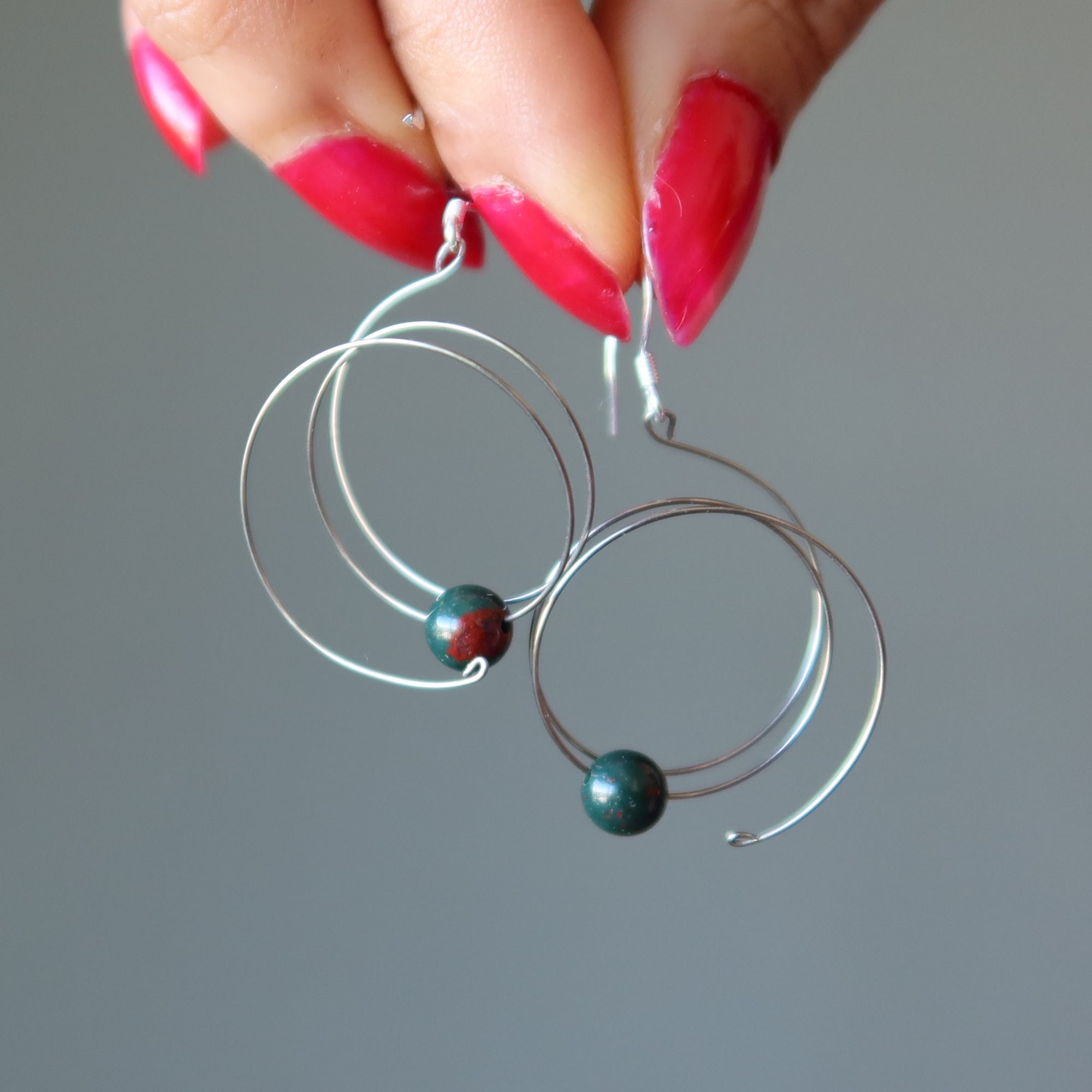 Blutstein-Ohrringe, Spiral-Schicksal, Moderner Stil