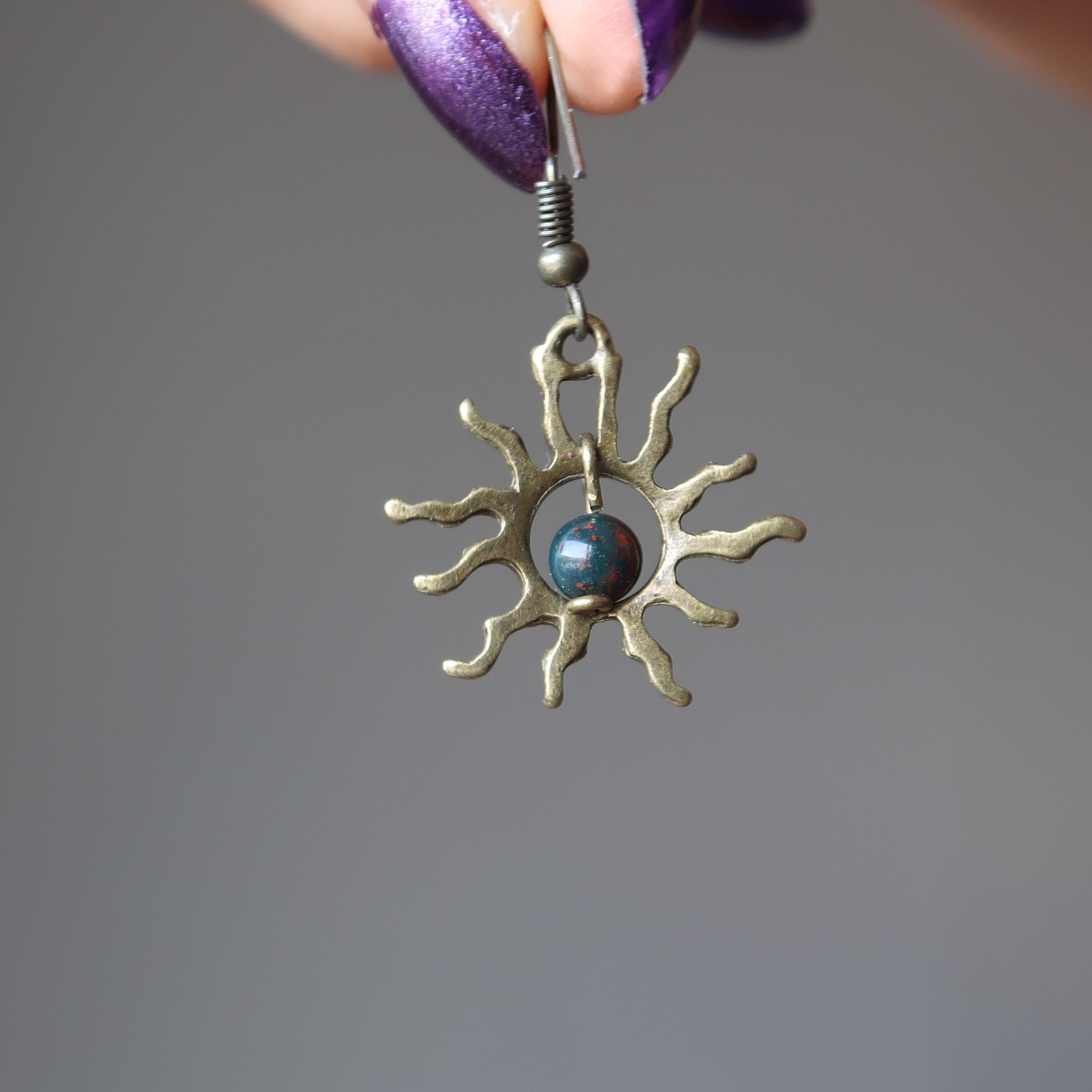 Boucles d'oreilles héliotrope vieilli Soleil Tout-Puissant