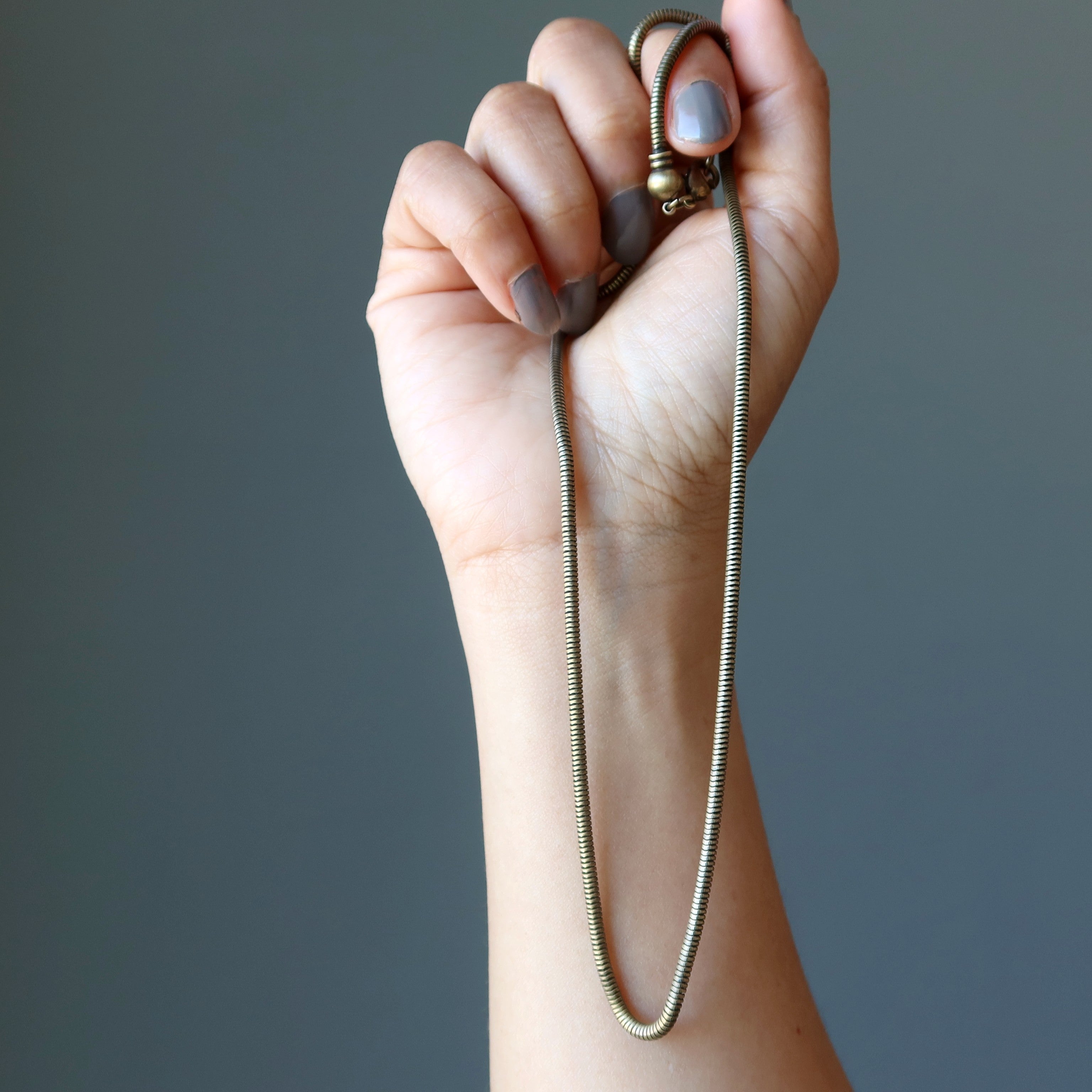Collier chaîne en laiton, or vieilli, gros serpent