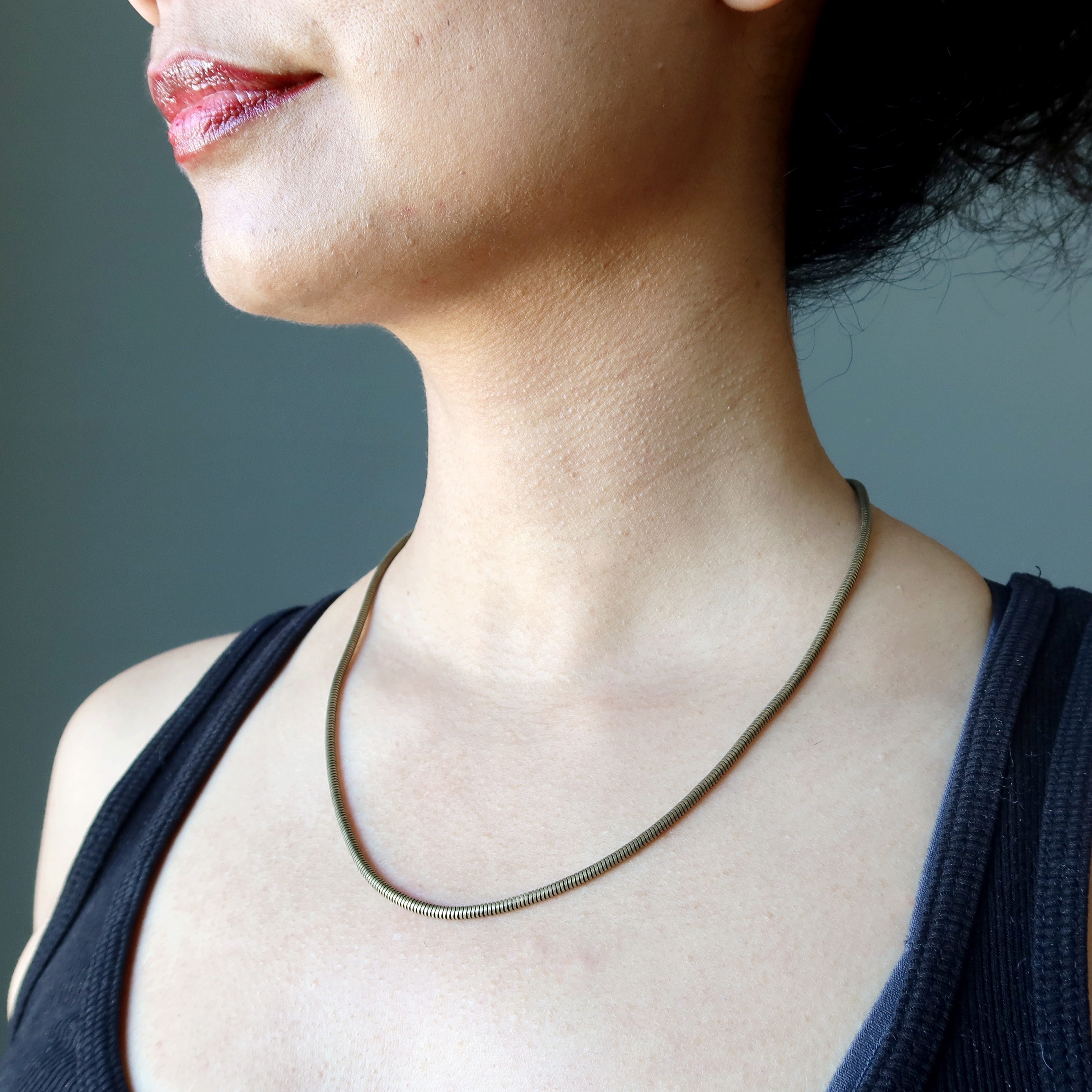 Collier chaîne en laiton, or vieilli, gros serpent