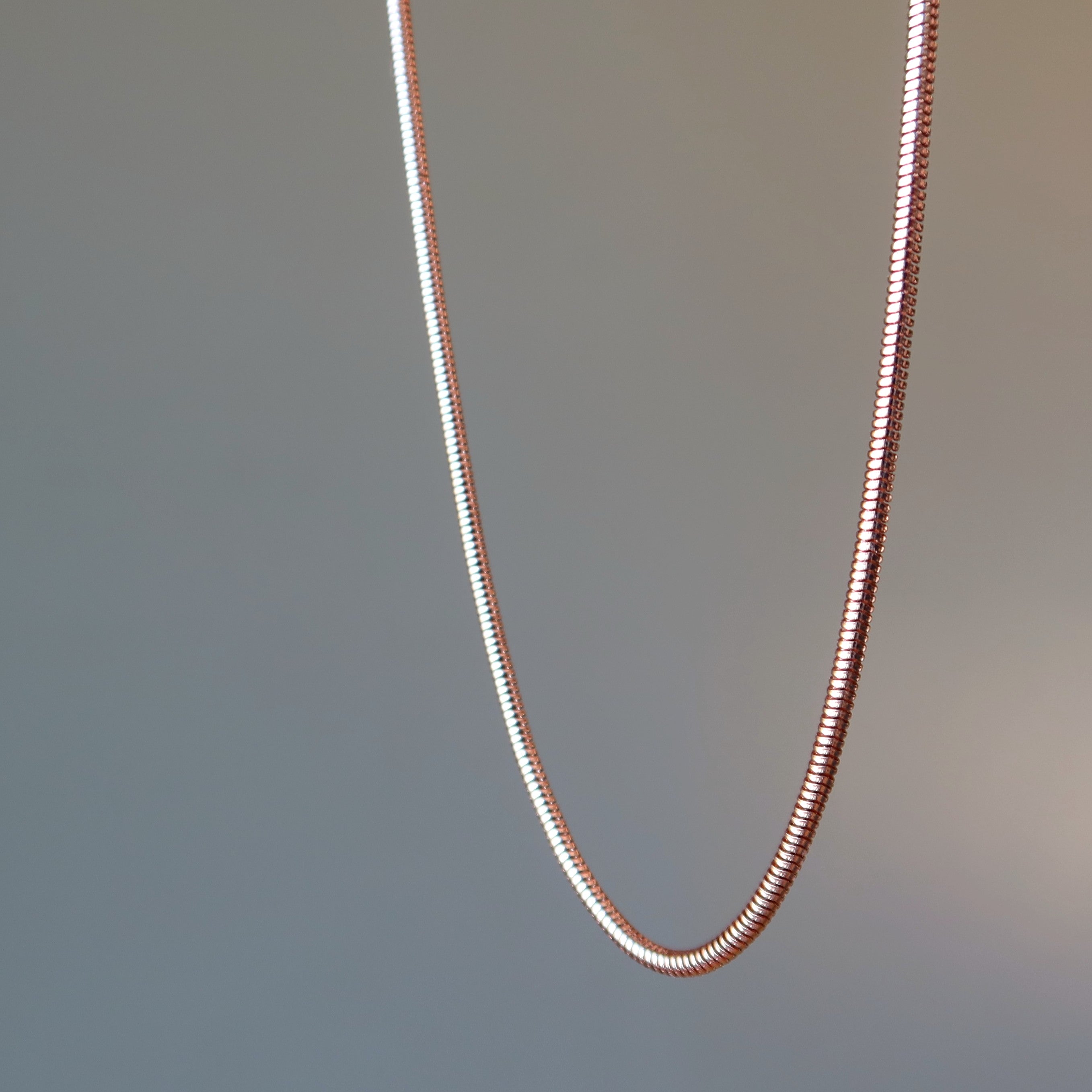 Collier chaîne en laiton, plaqué cuivre, serpent épais