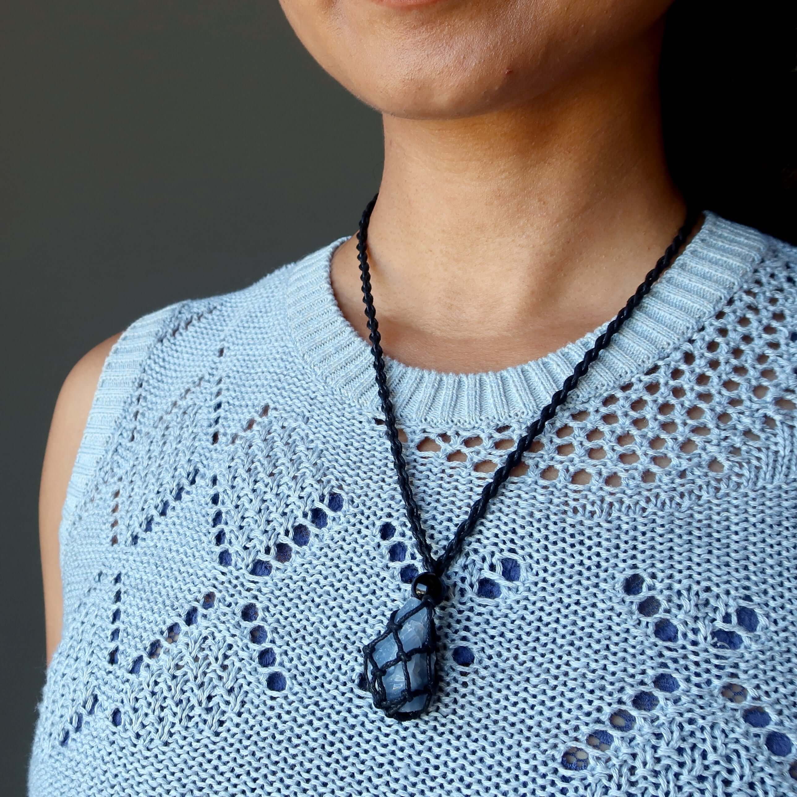 Collier Calcite Bleue Nid dans le Ciel Macramé