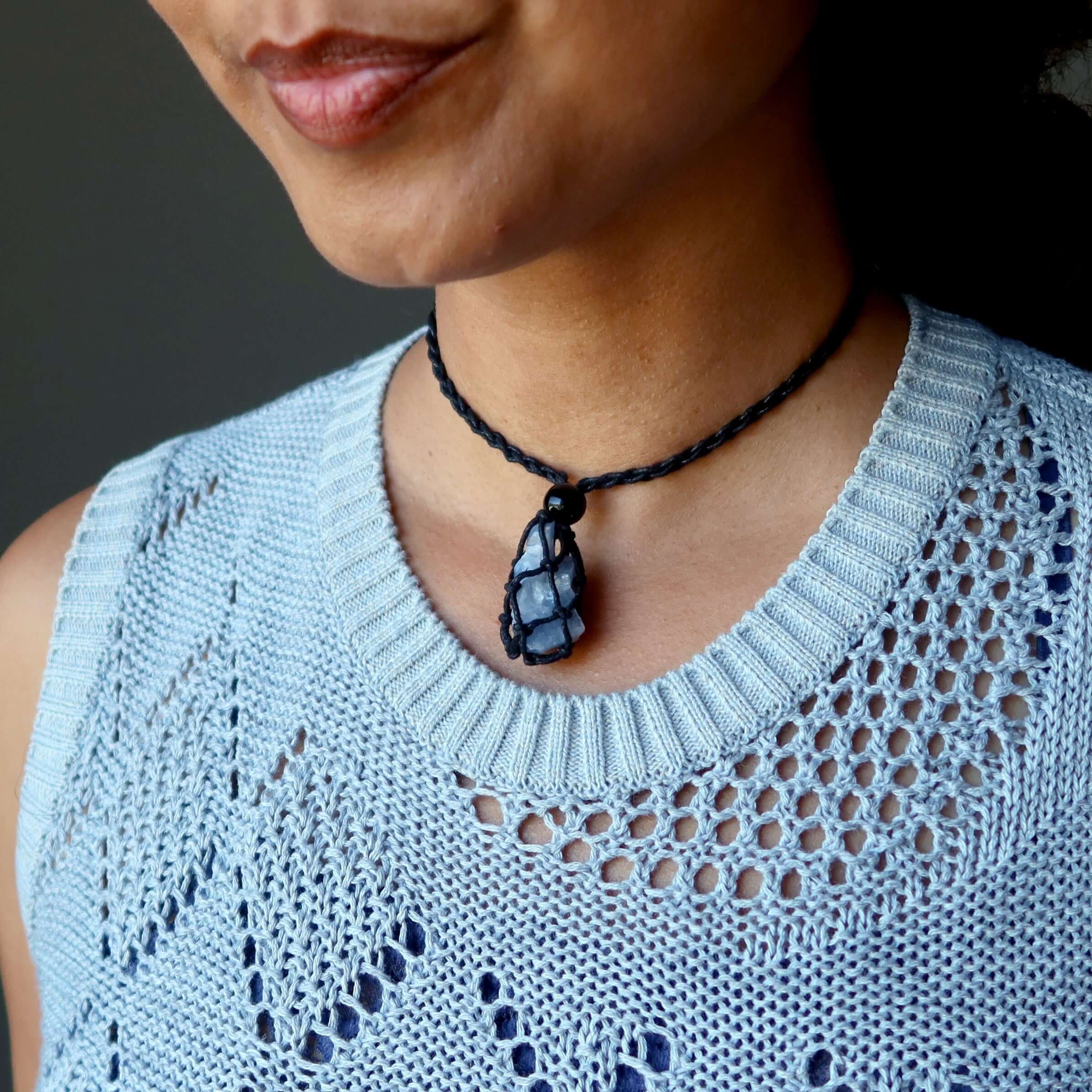 Collier Calcite Bleue Nid dans le Ciel Macramé