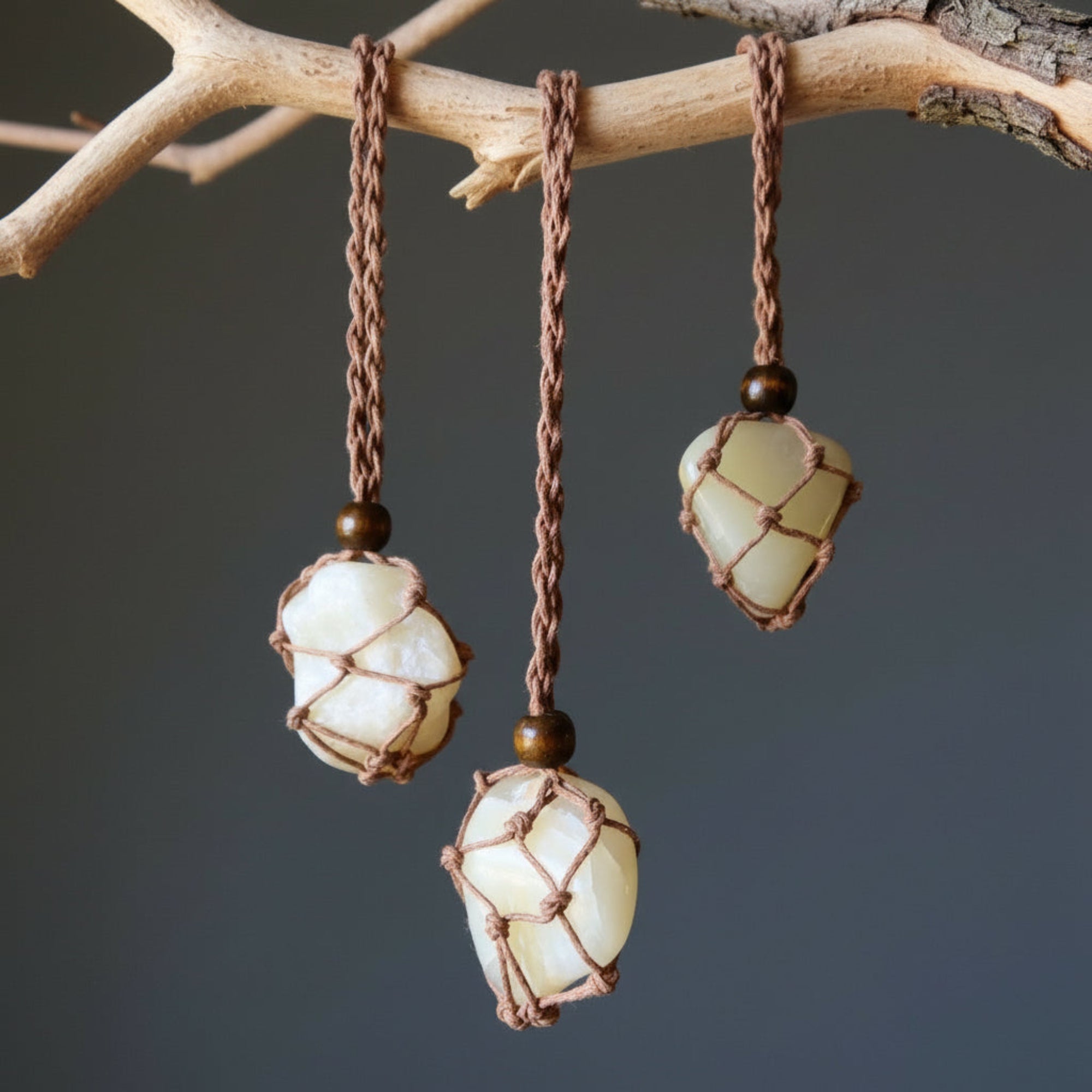 Collier Calcite Jaune Jours Ensoleillés Macramé Pierre Roulée