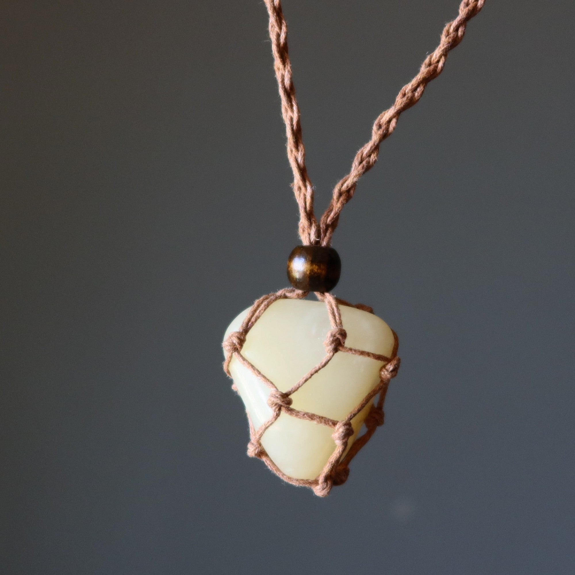 Collier Calcite Jaune Jours Ensoleillés Macramé Pierre Roulée