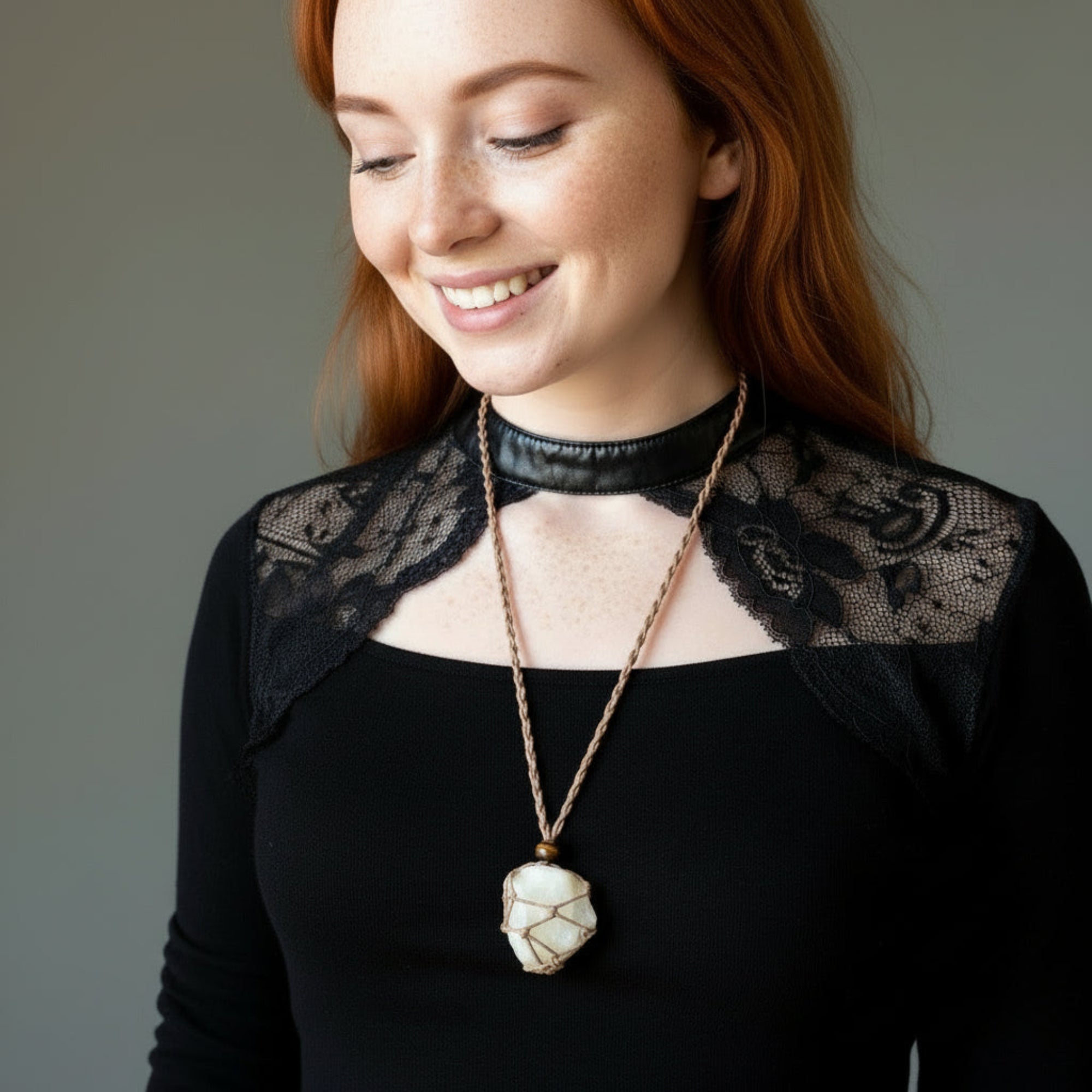 Collier Calcite Jaune Jours Ensoleillés Macramé Pierre Roulée