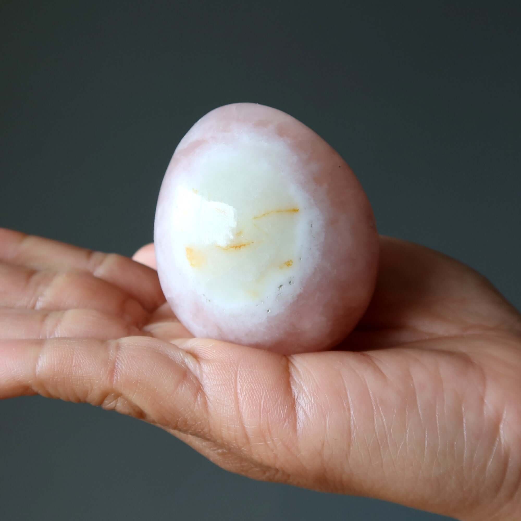 Œuf en calcite rose guerrier blessé Rose