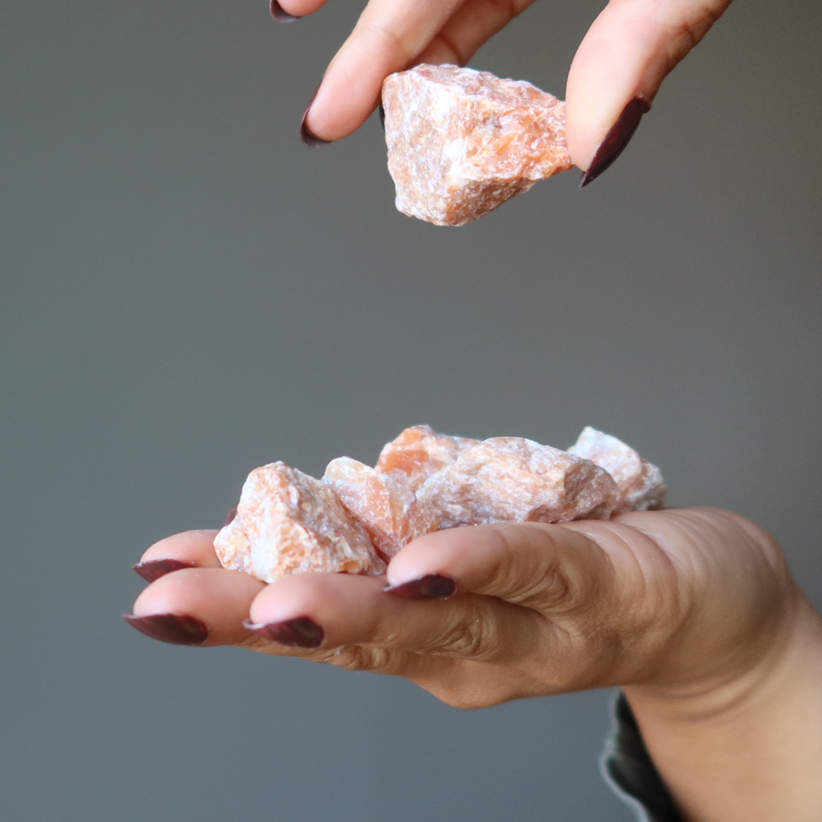 Lot de 36 mandalas Calcite bruts verts et rouges