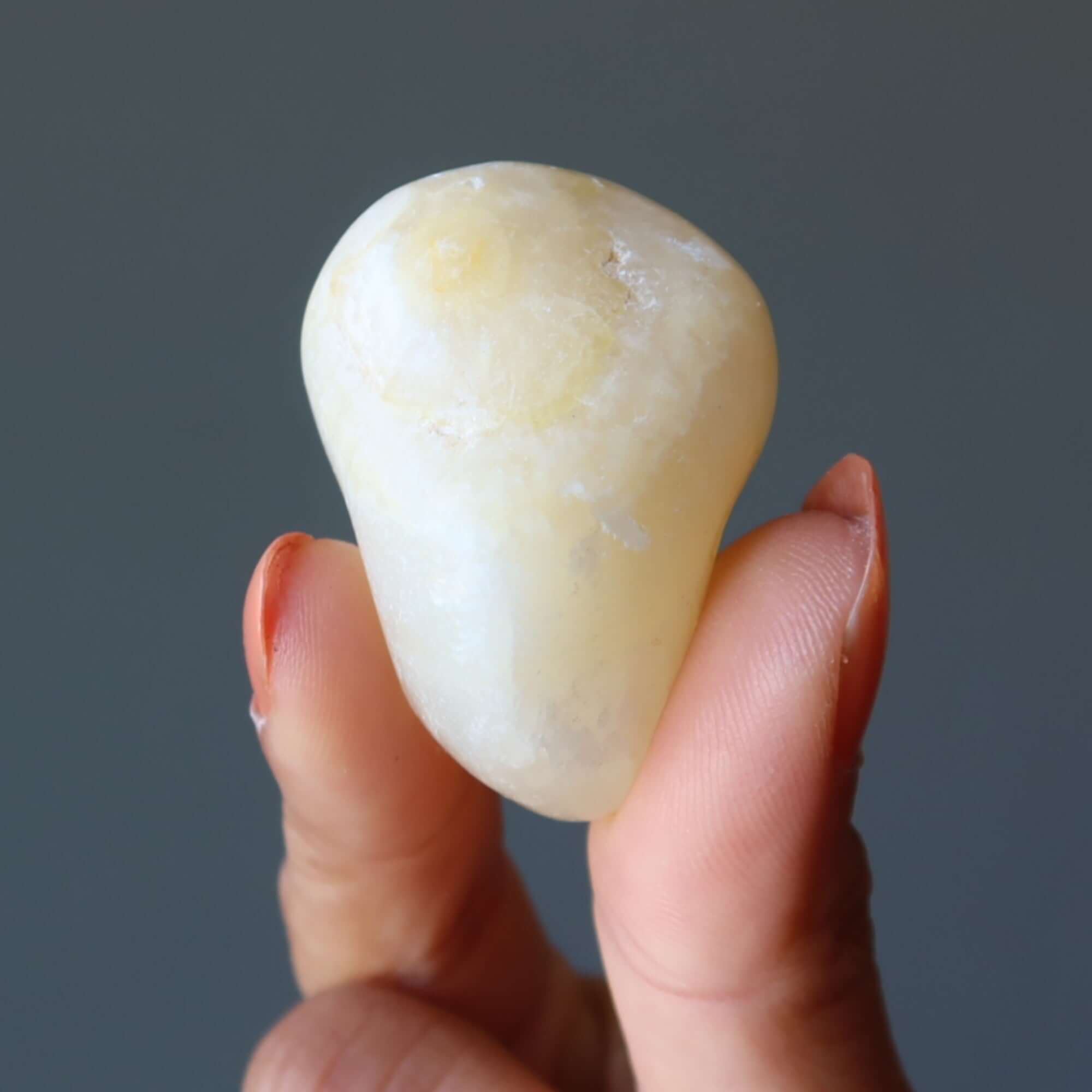 Cristal de confiance roulé en calcite jaune