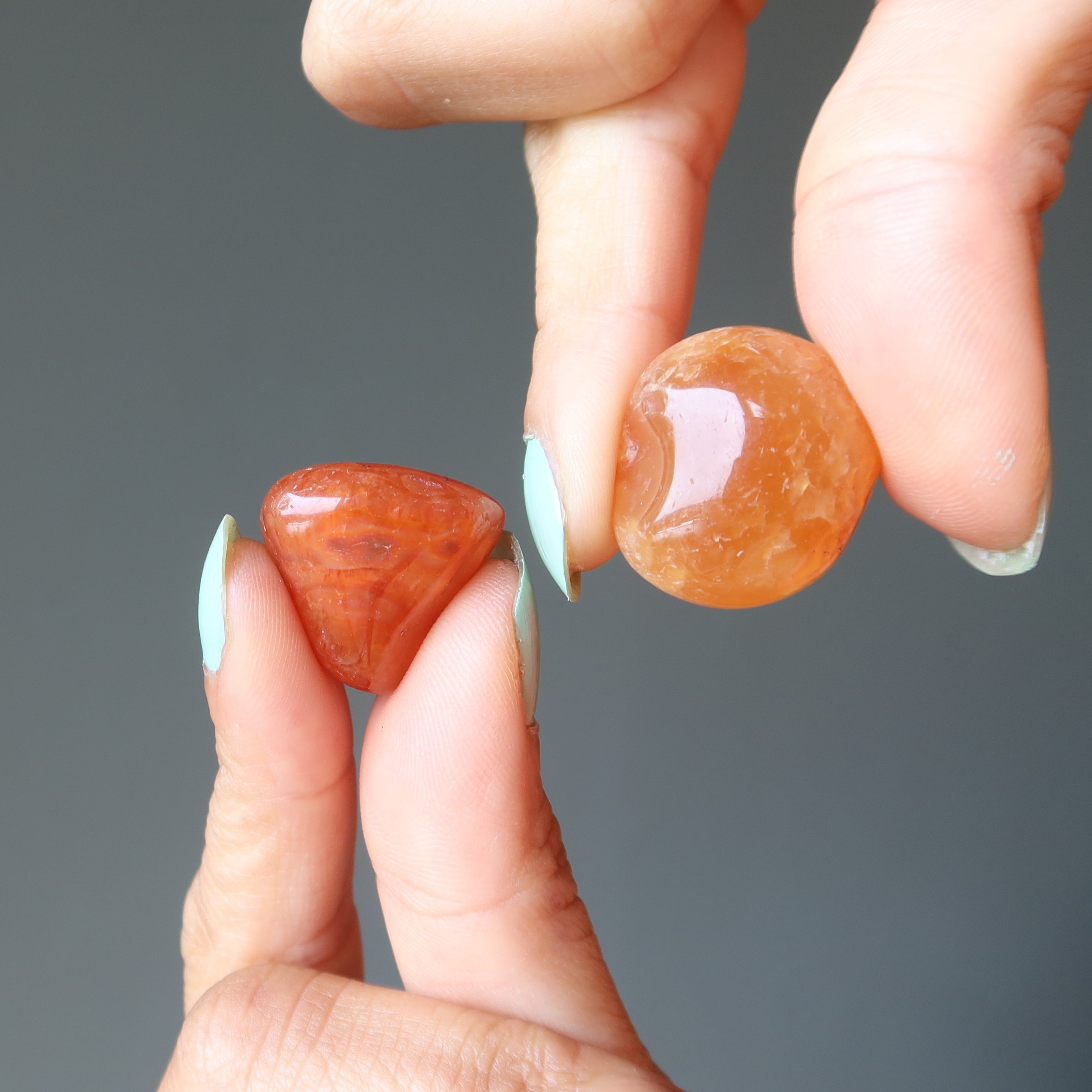 Karneol Trommelstein Orange Energiefluss-Kristall